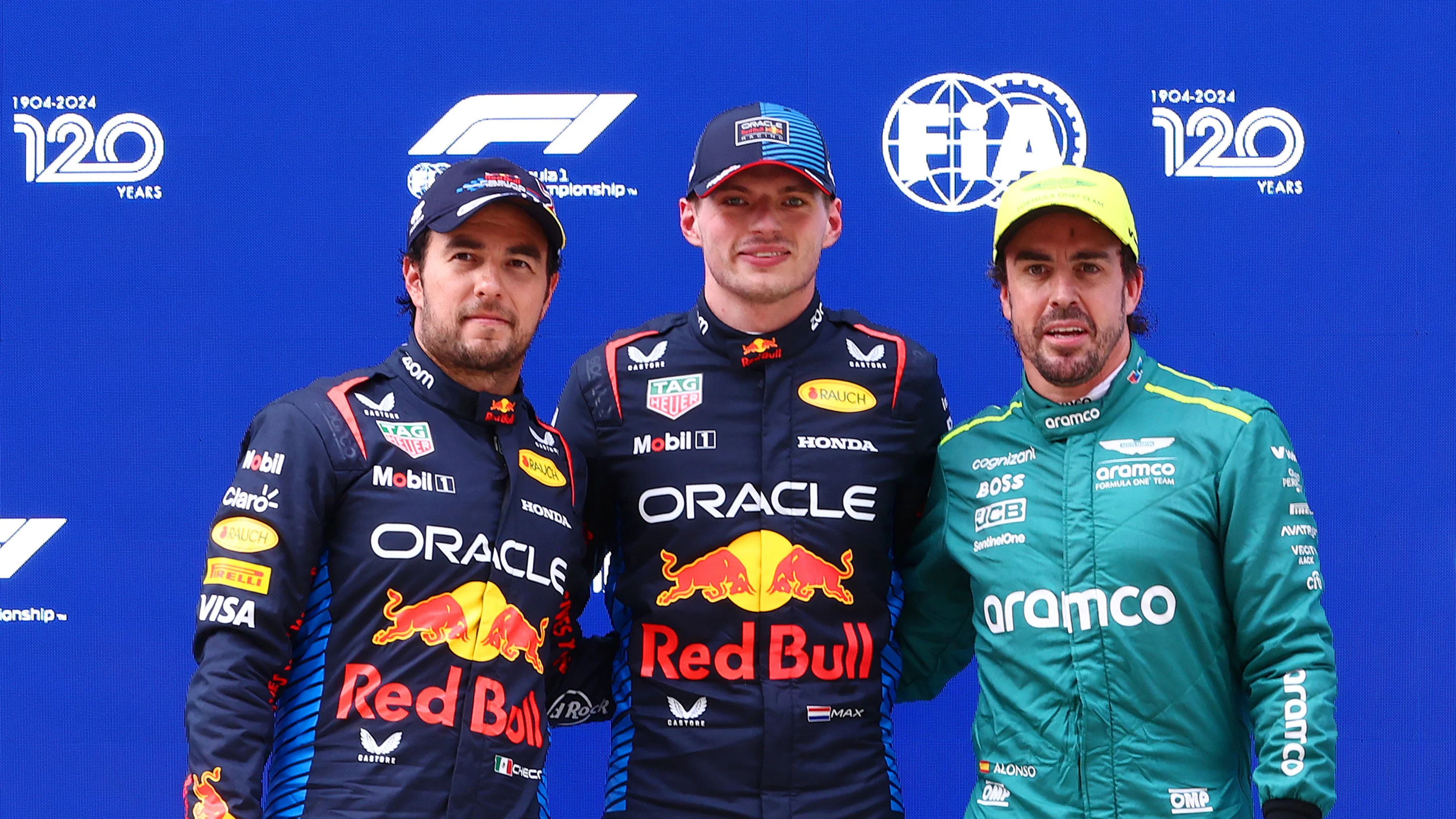 Shanghai, China - 20 de abril: Calificador de la pole Pose Max Verstappen de los Países Bajos y Oracle