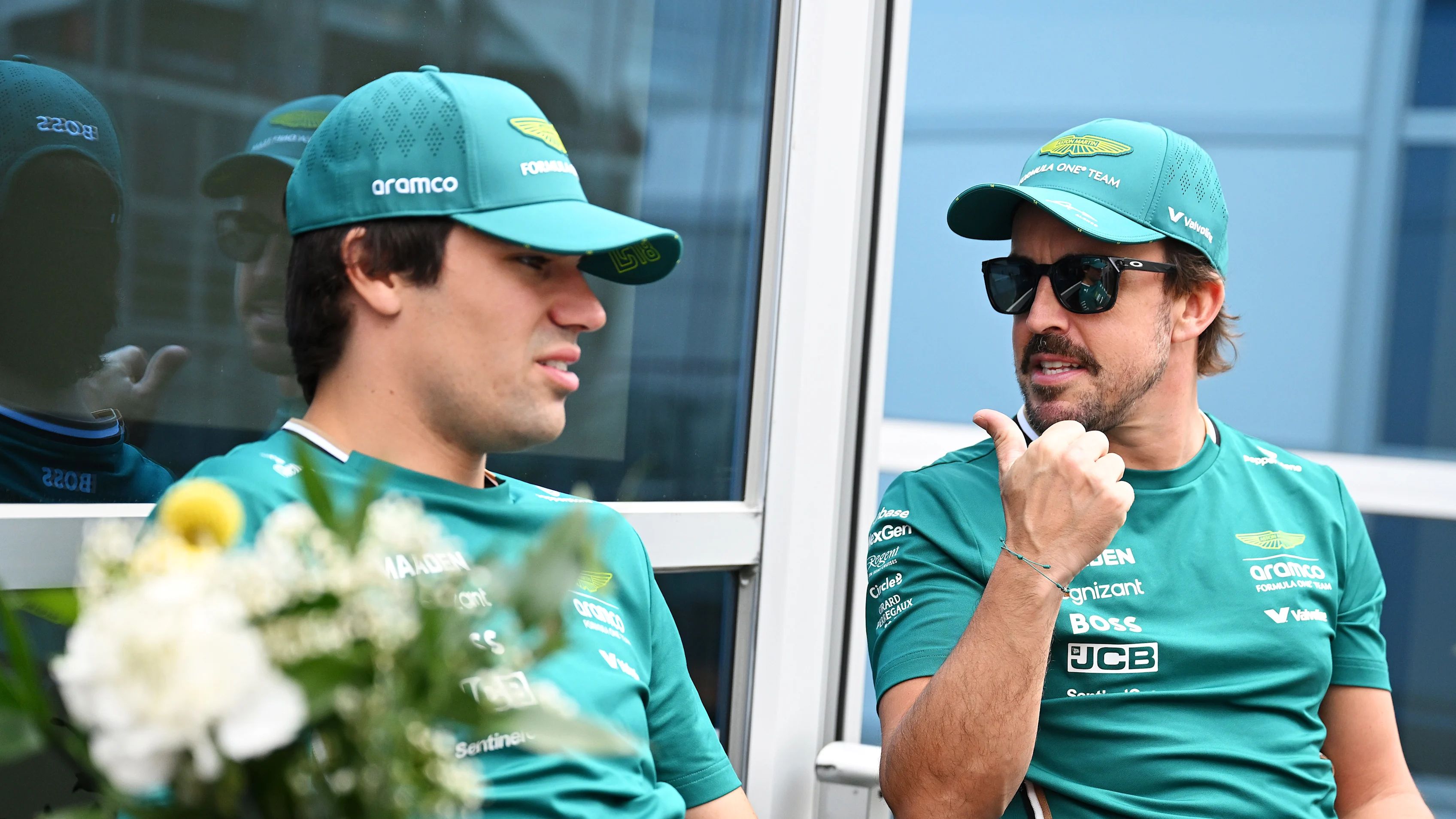 Montreal, Quebec - 12 de junio: Lance Stroll of Canada y Aston Martin F1 y Fernando Alonso de