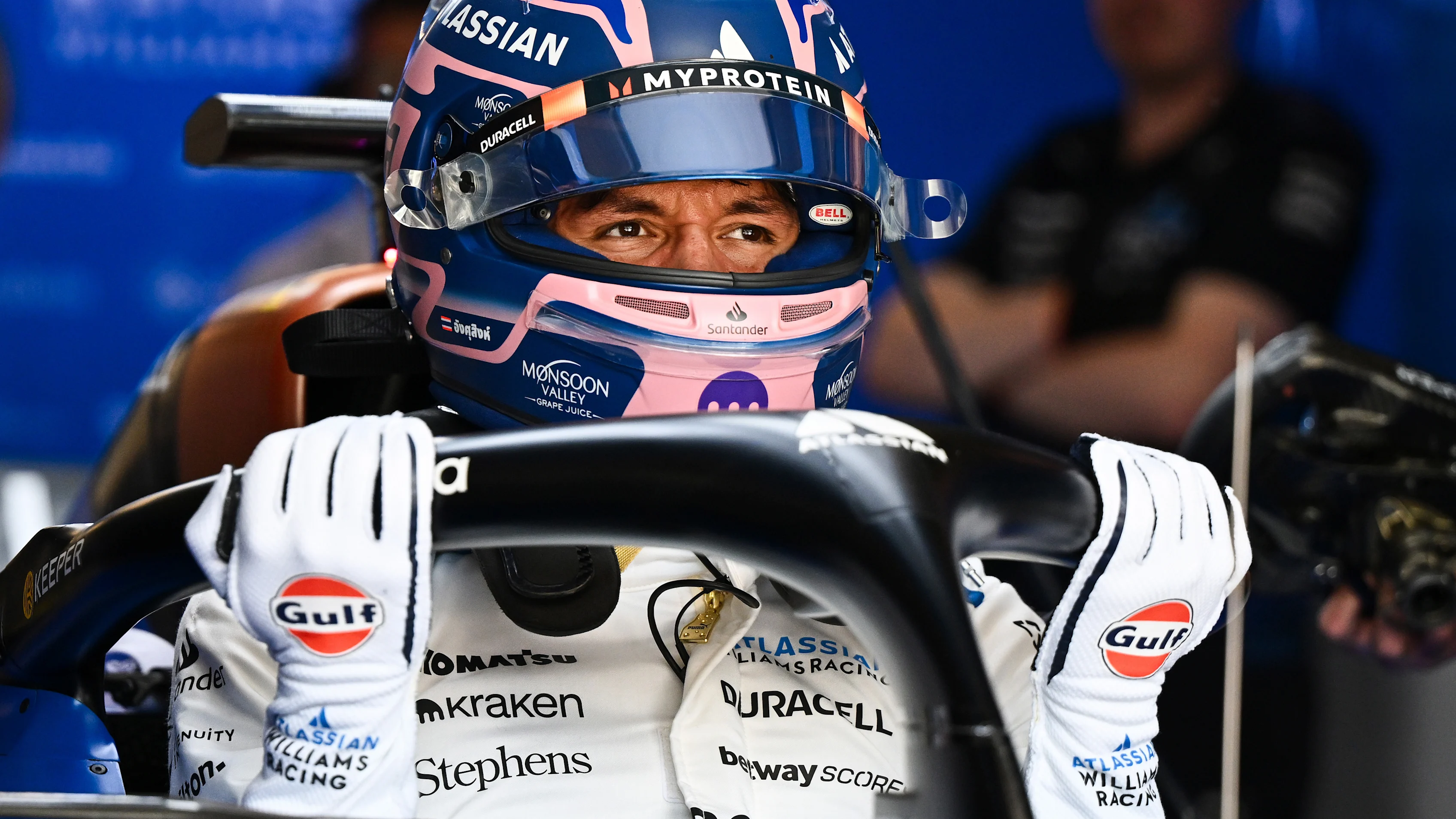 Montreal, Quebec - 13 de junio: Alexander Albon de Tailandia y Williams se prepara para conducir antes de