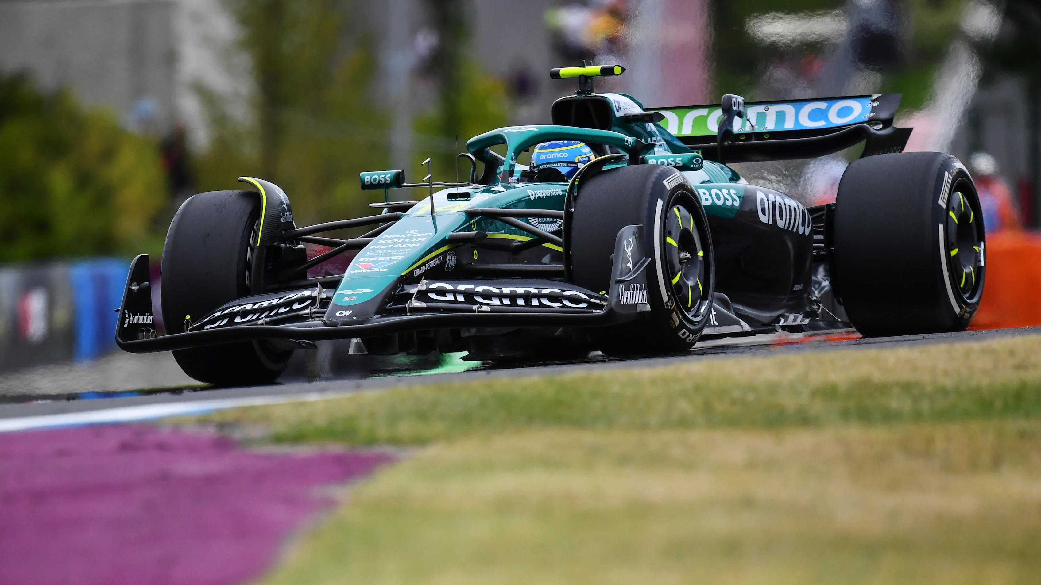 Budapest, Hungría - 03 de agosto: Fernando Alonso de España que conduce el (14) equipo Aston Martin F1 AMR25