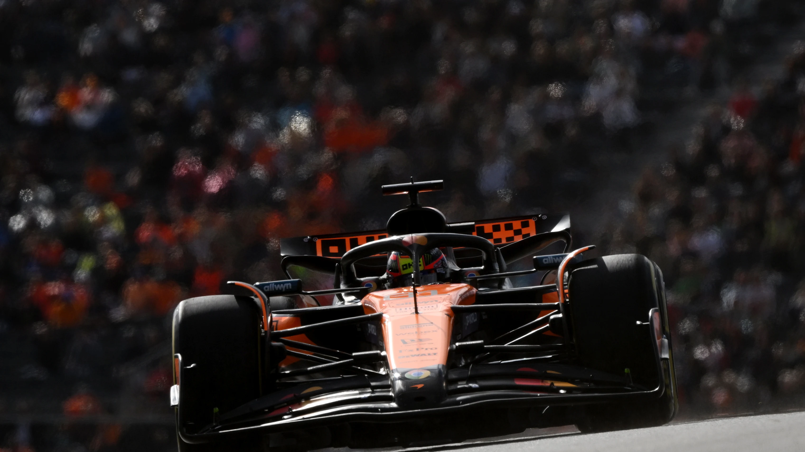Zandvoort, Países Bajos - 29 de agosto: Oscar Piasstri de Australia conduciendo el (81) McLaren MCL39