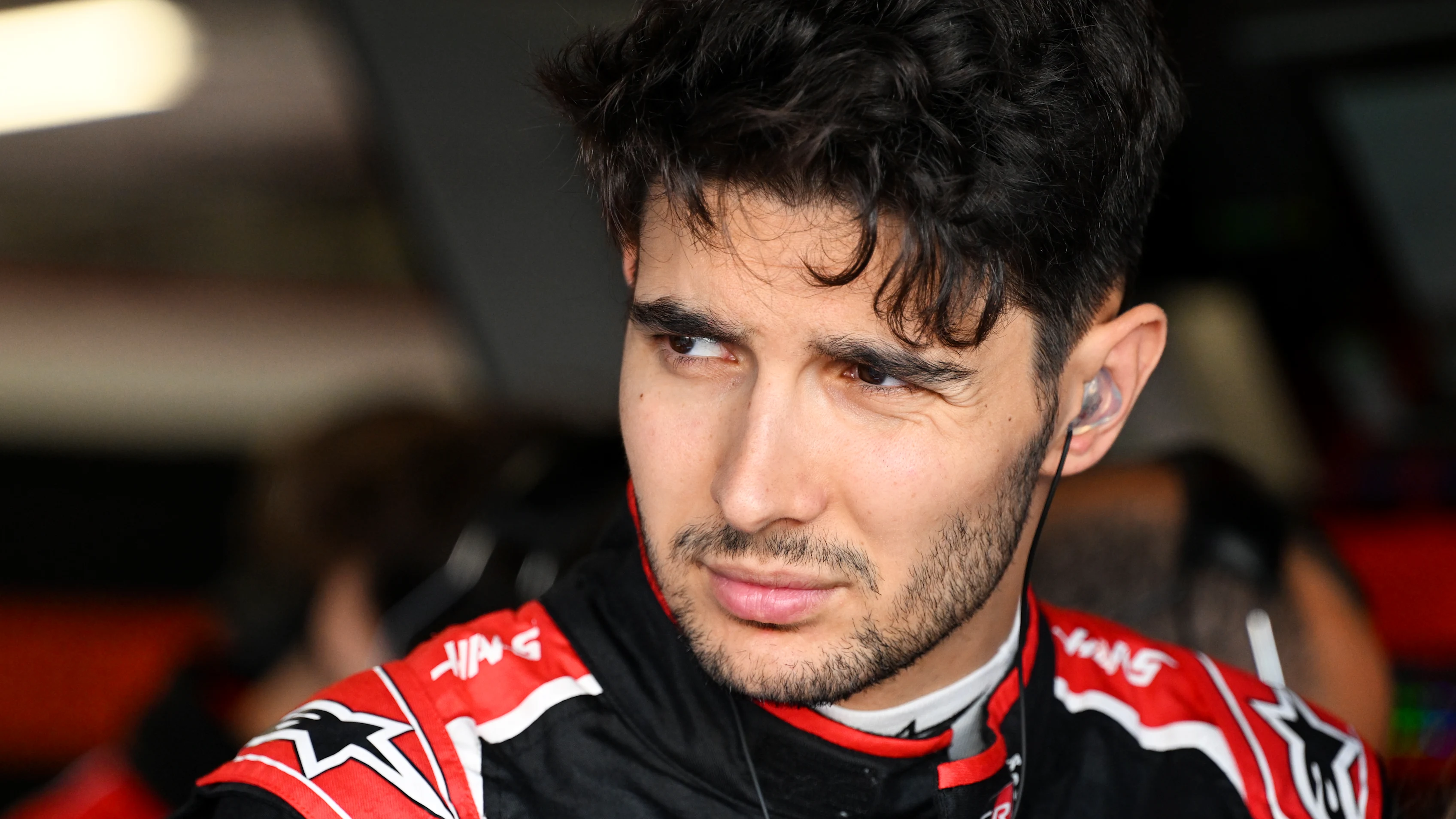 Zandvoort, Países Bajos - 30 de agosto: Esteban Ocon de Francia y Haas F1 observa durante la final