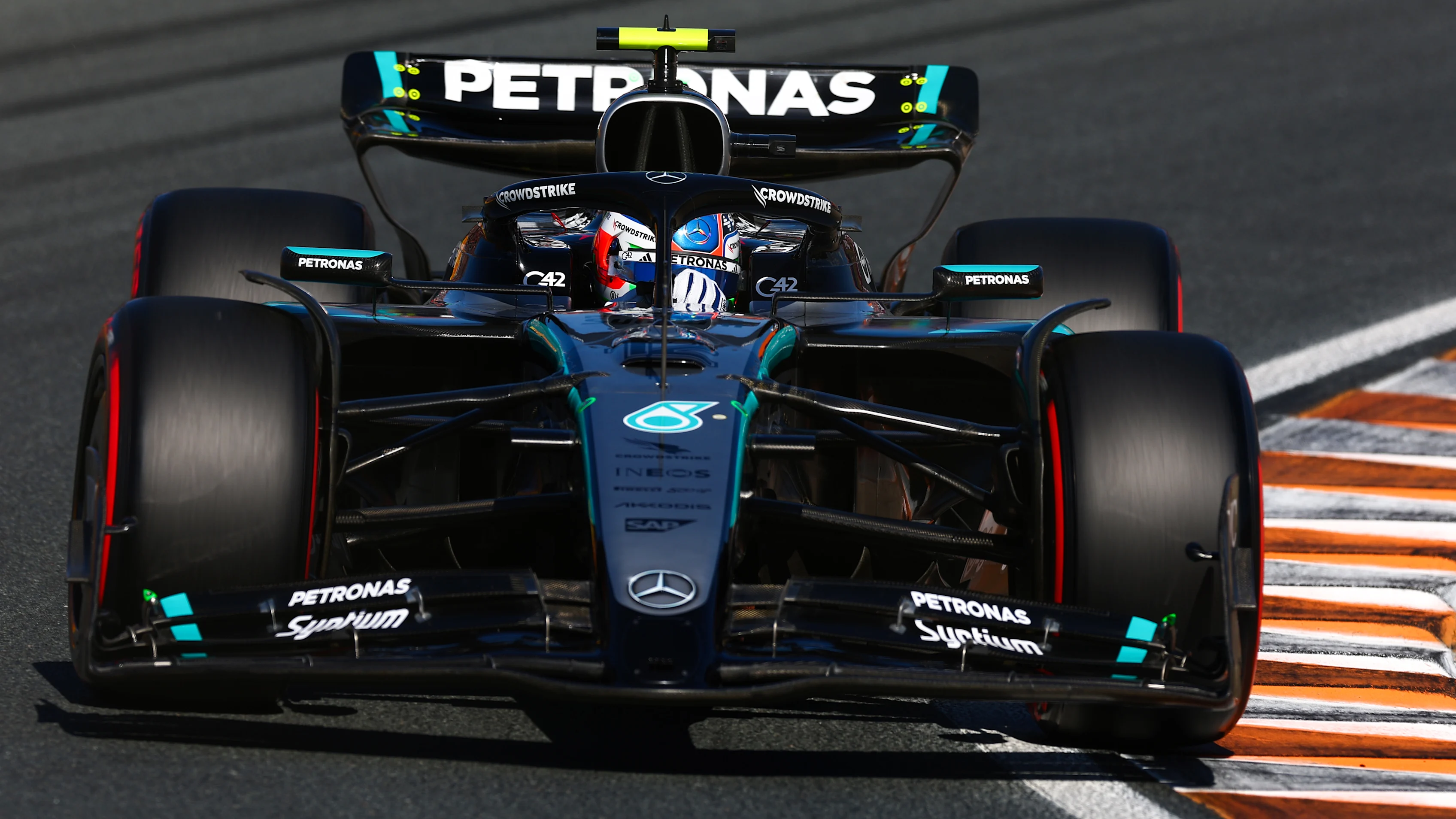 Zandvoort, Países Bajos - 30 de agosto: Andrea Kimi Antonelli de Italia conduce el (12) Mercedes AMG