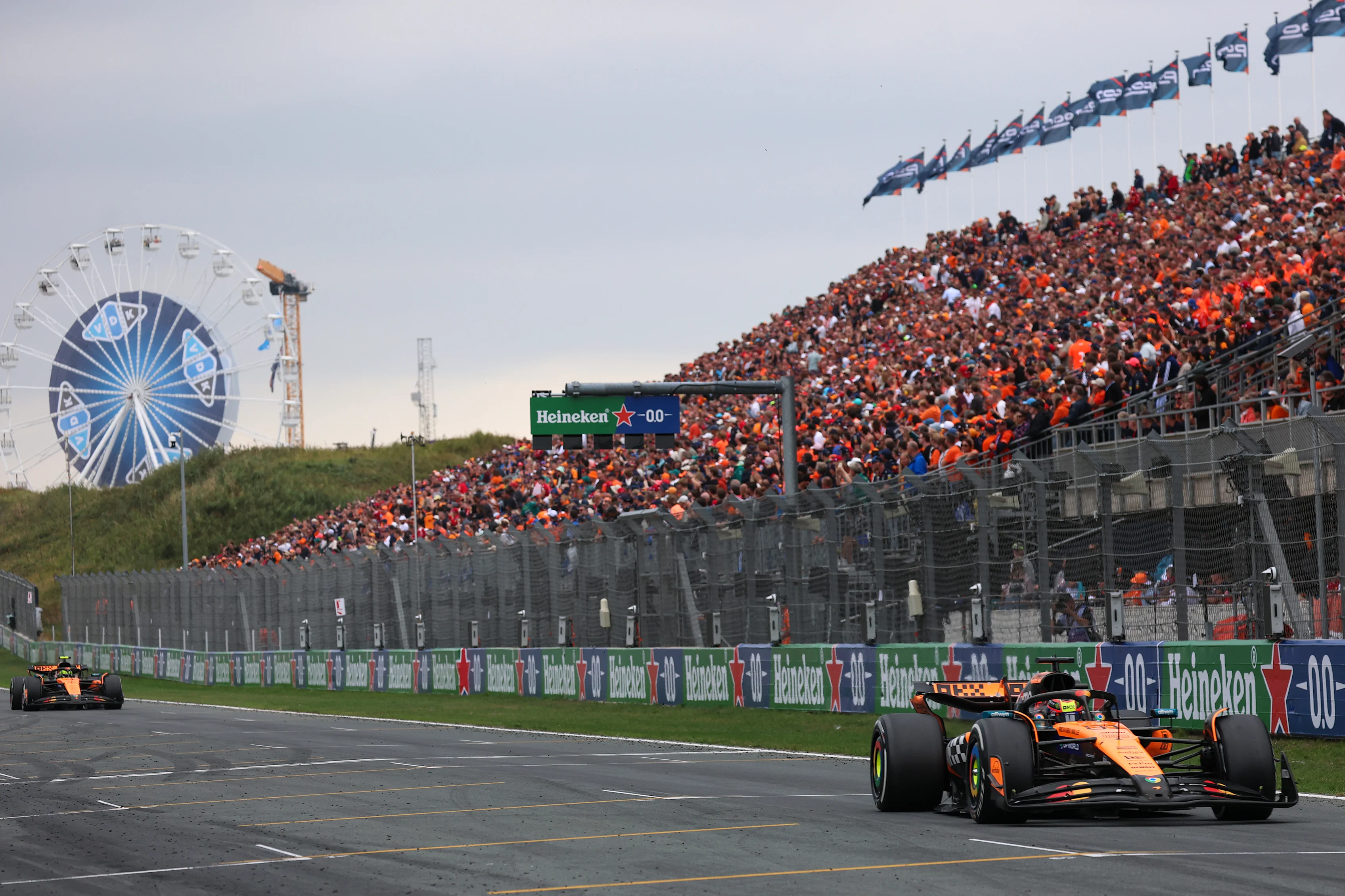 Zandvoort, Países Bajos - 31 de agosto: Oscar Piastri de Australia que conduce el (81) McLaren MCL39