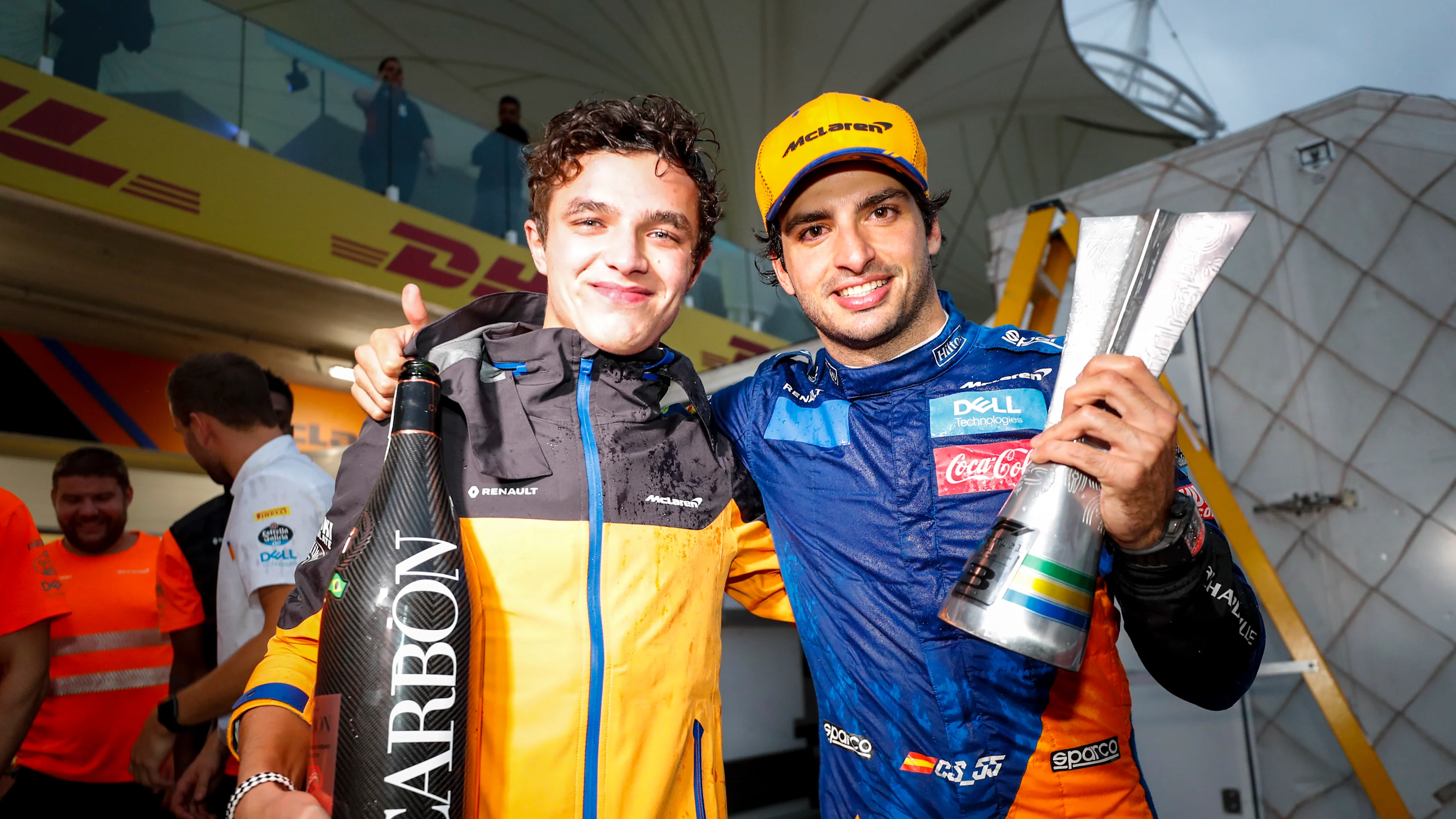 Sao Paulo, Brasil - 17 de noviembre: Lando Norris, McLaren, 4ta posición, y Carlos Sainz Jr, McLaren,