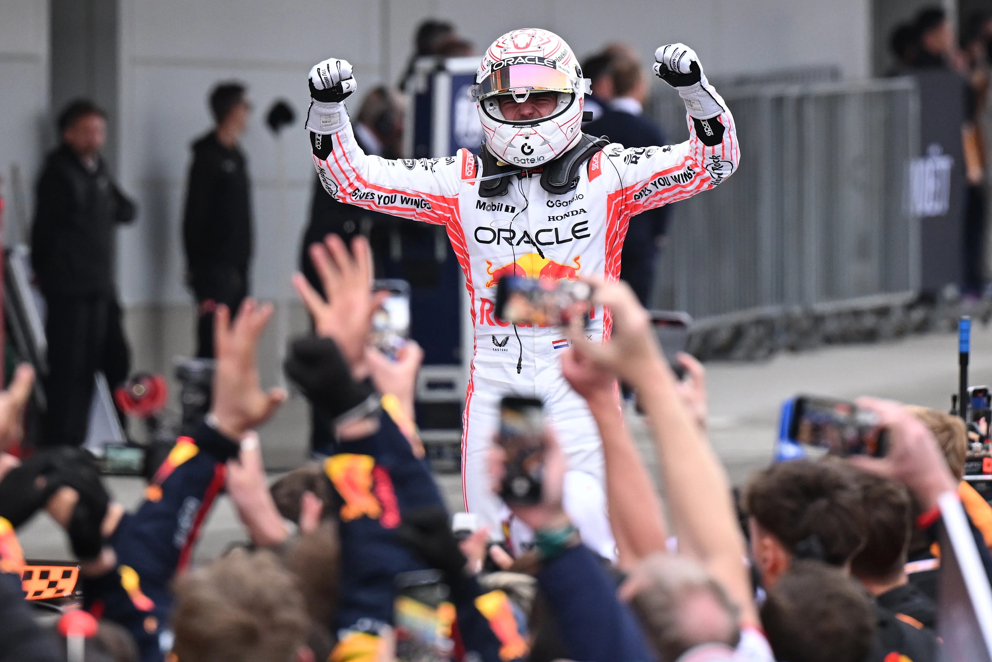 Suzuka, Japón - 06 de abril: ganador de la carrera Max Verstappen de los Países Bajos y Oracle Red Bull Racing