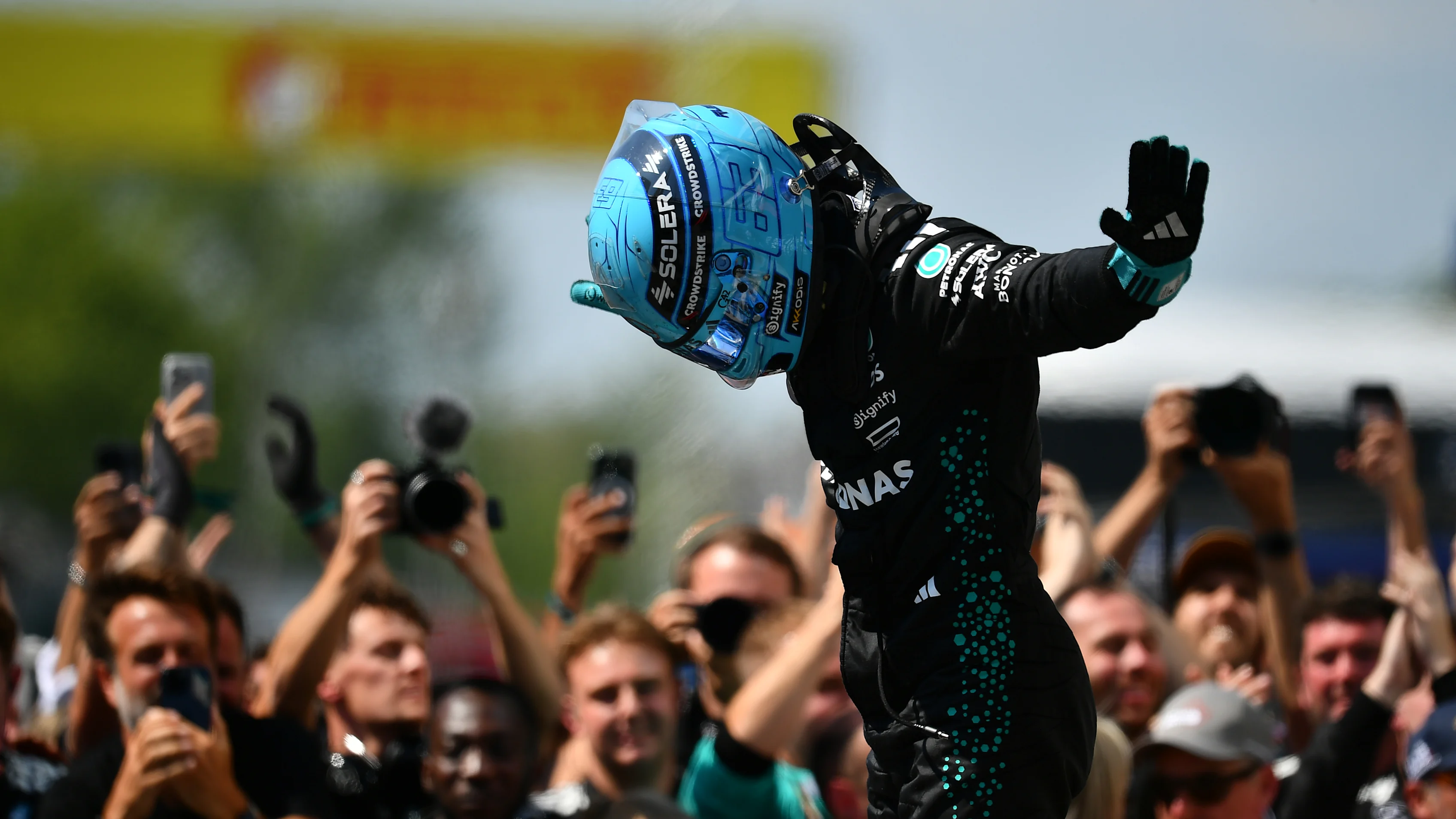 Montreal, Quebec - 15 de junio: ganador de la carrera George Russell de Gran Bretaña y Mercedes Amg Petronas