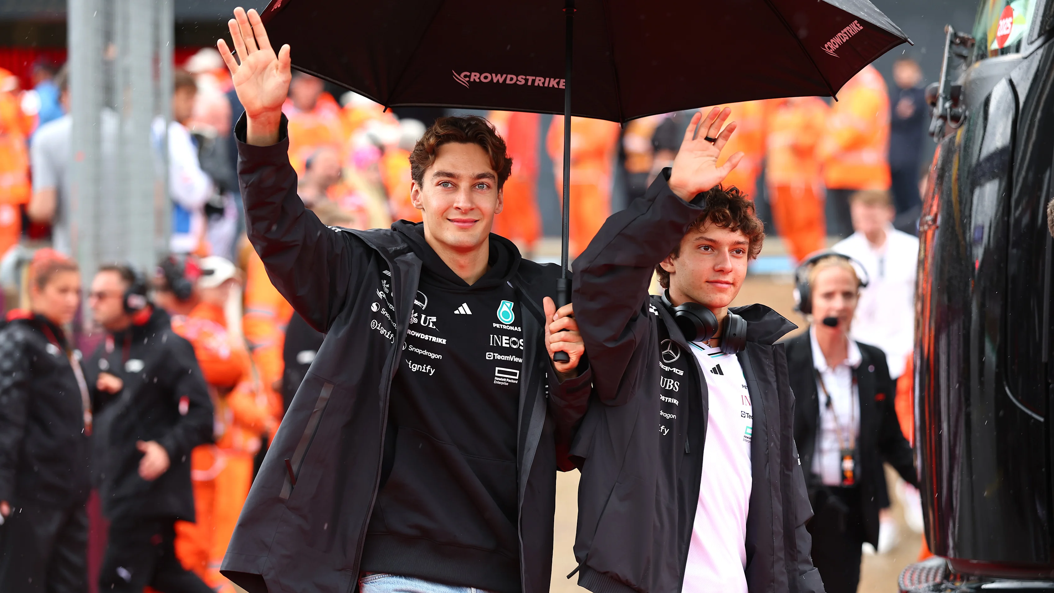 Northampton, Inglaterra - 06 de julio: George Russell de Gran Bretaña y Mercedes Amg Petronas F1 Equipo