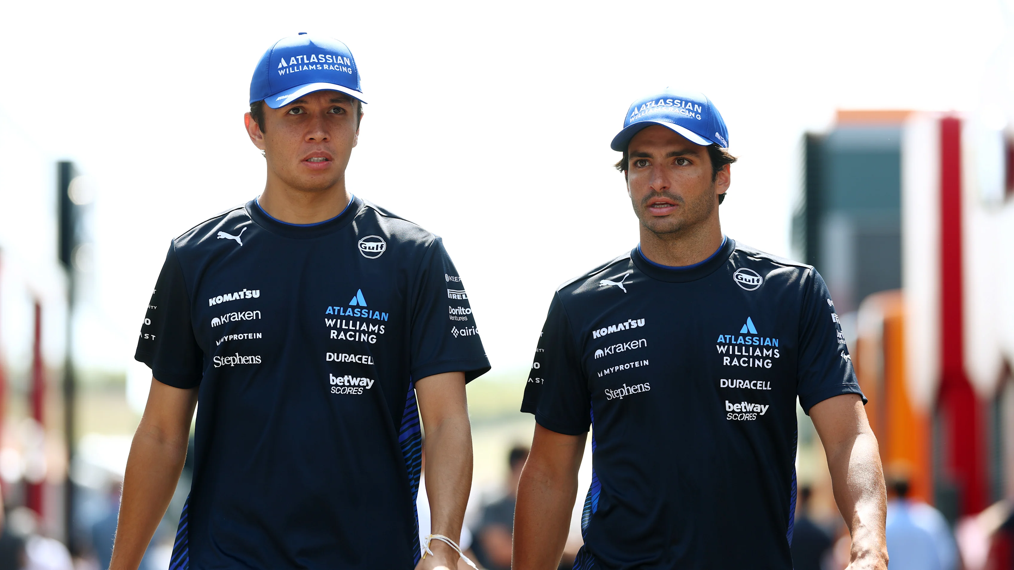 Budapest, Hungría - 01 de agosto: Alexander Albon de Tailandia y Williams y Carlos Sainz de España