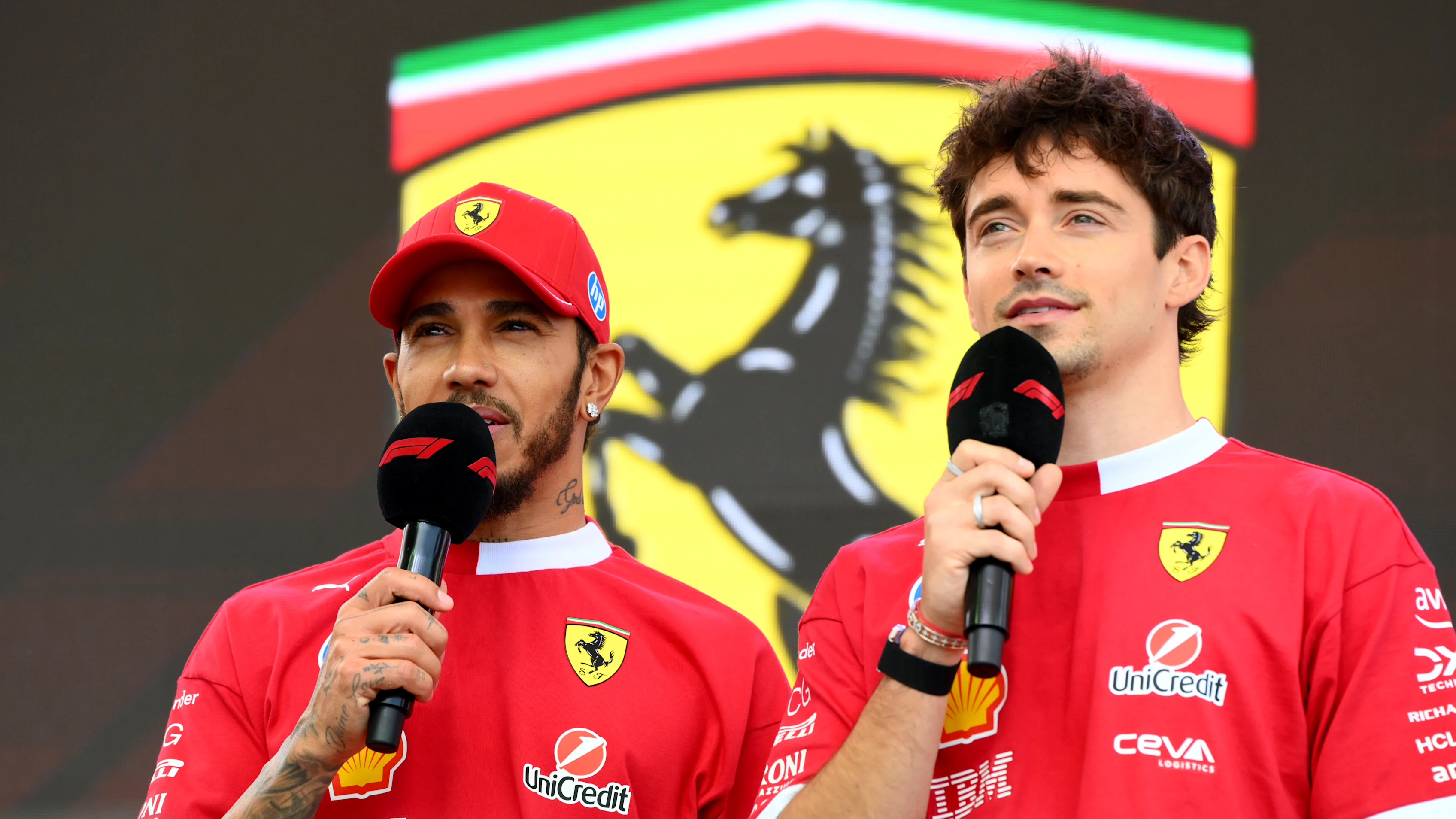 Budapest, Hungría - 02 de agosto: Lewis Hamilton de Gran Bretaña y Scuderia Ferrari y Charles