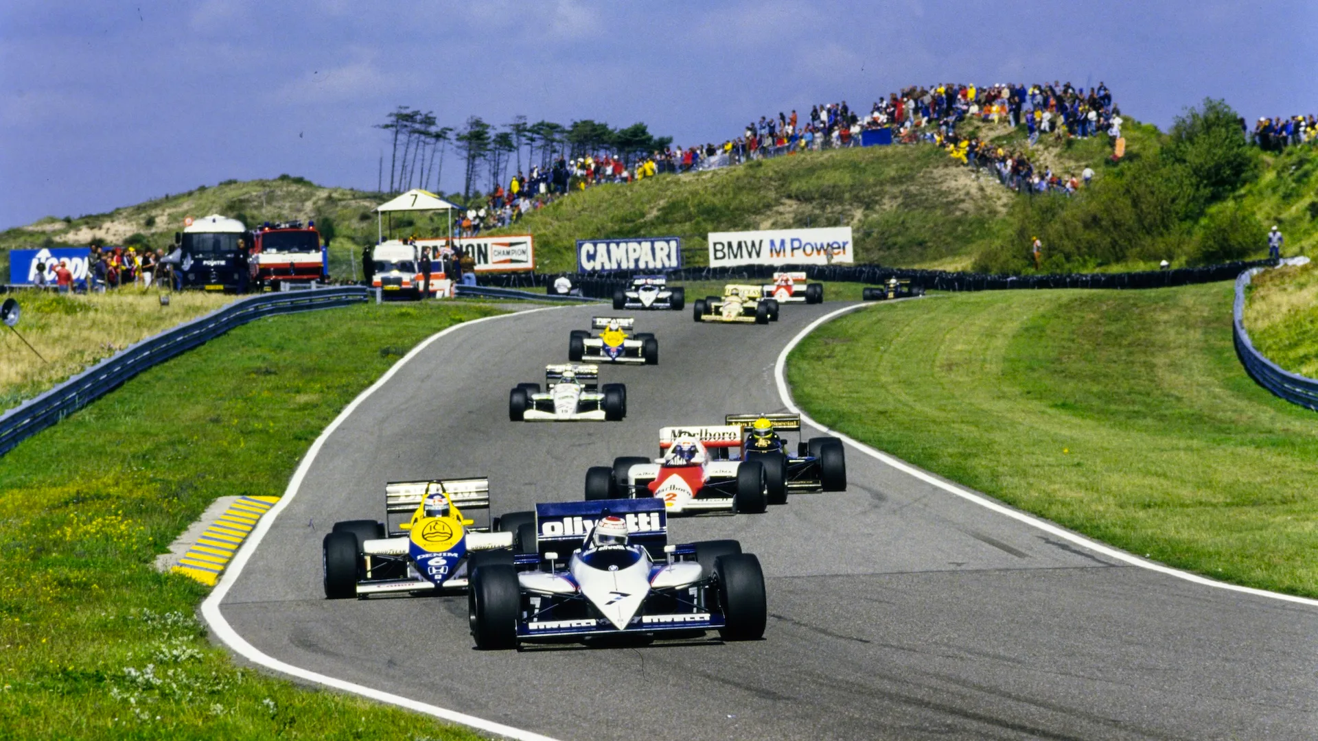 Zandvoort, Países Bajos - 25 de agosto: Nelson Piquet, Brabham BT54 BMW, dirige Keke Rosberg, Williams