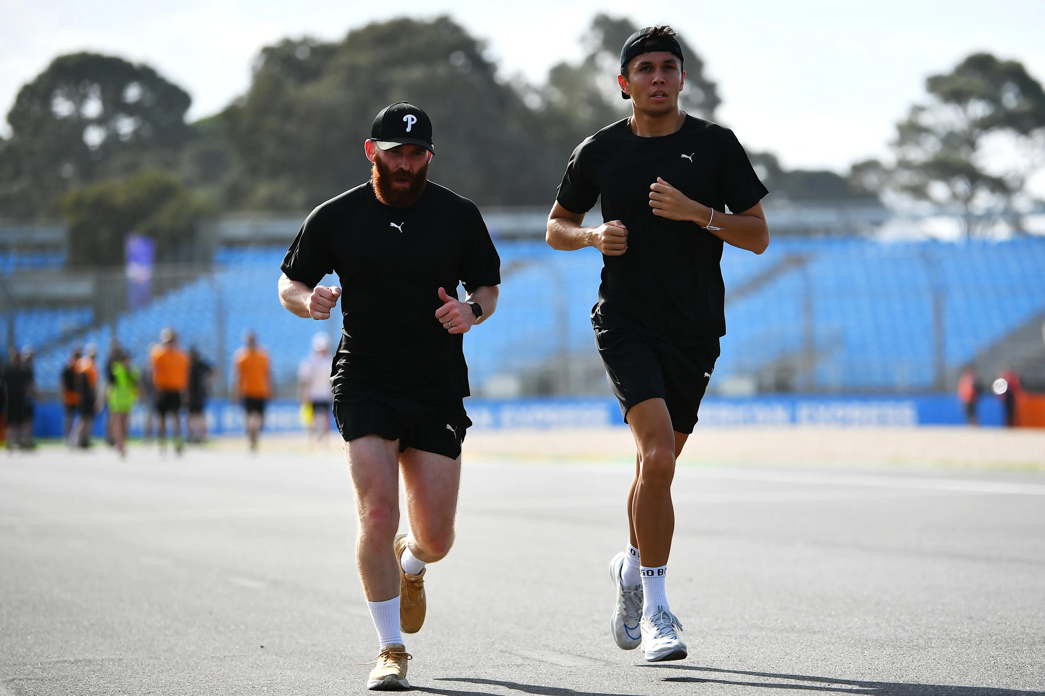 Melbourne, Australia - 12 de marzo: Alexander Albon de Tailandia y Williams dirige la pista durante