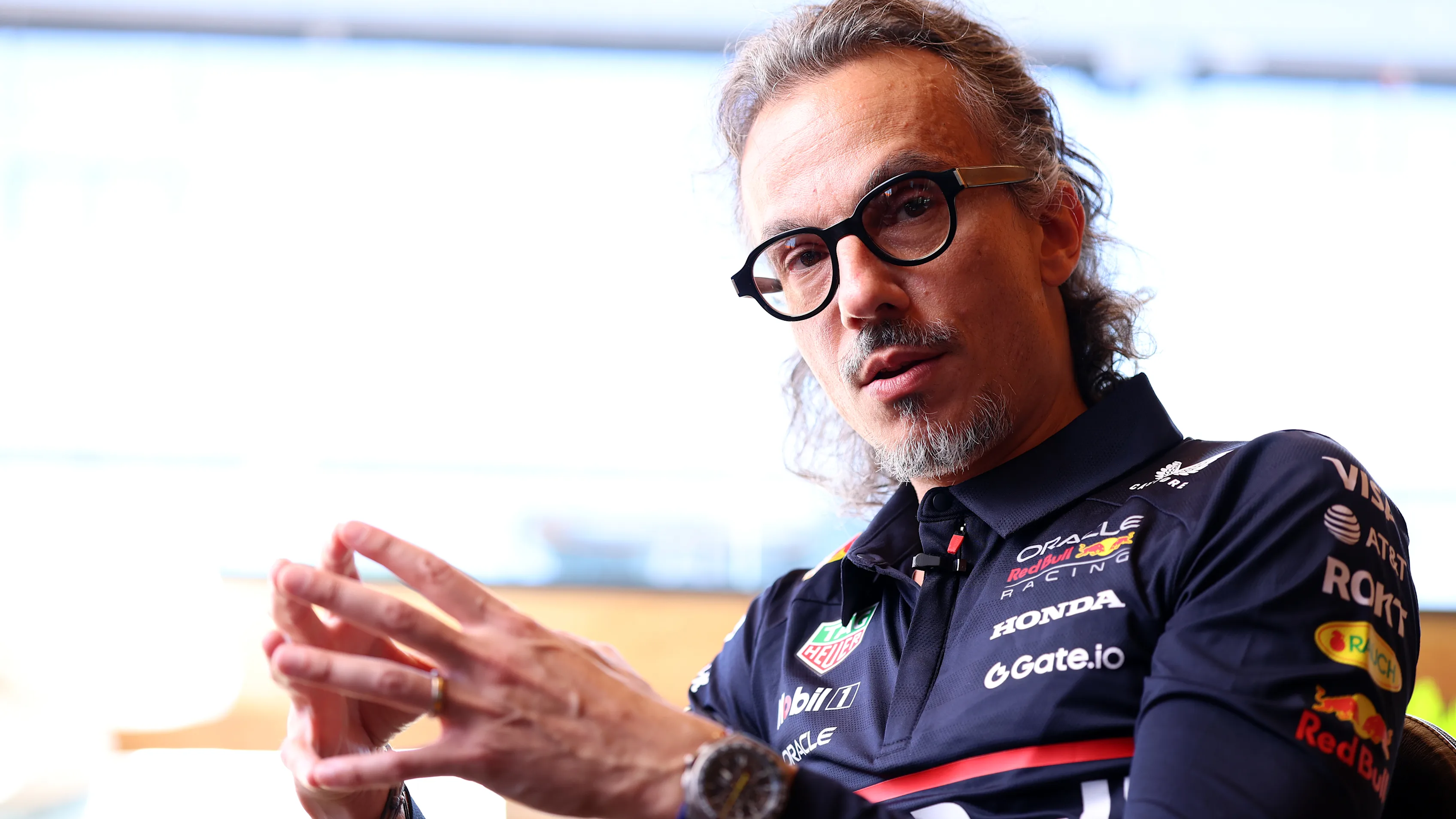 Budapest, Hungría - 31 de julio: Laurent Mekies, director del equipo de Oracle Red Bull Racing mira