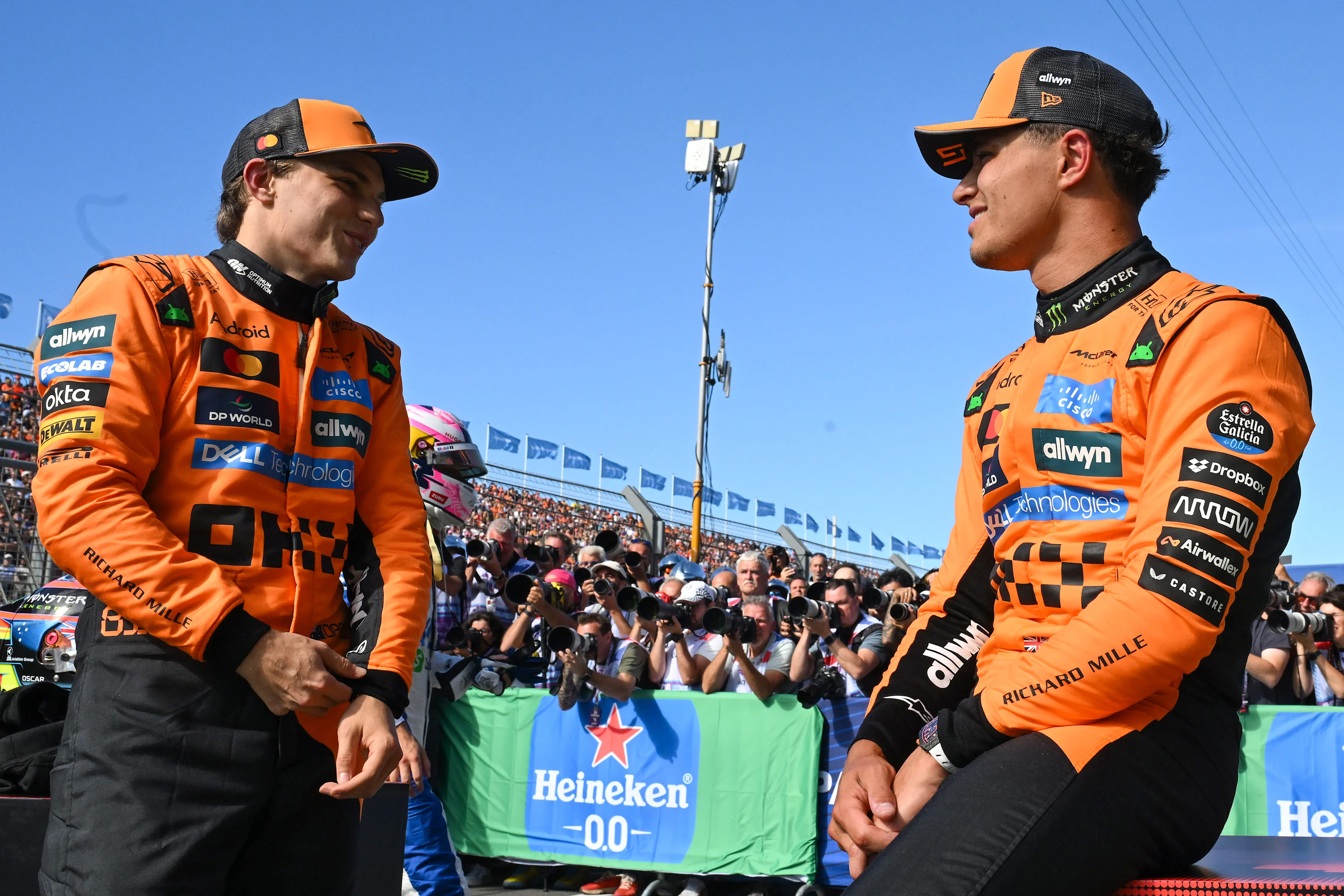 Zandvoort, Países Bajos - 30 de agosto: Calificador de la pole position Oscar Piastri de Australia y McLaren