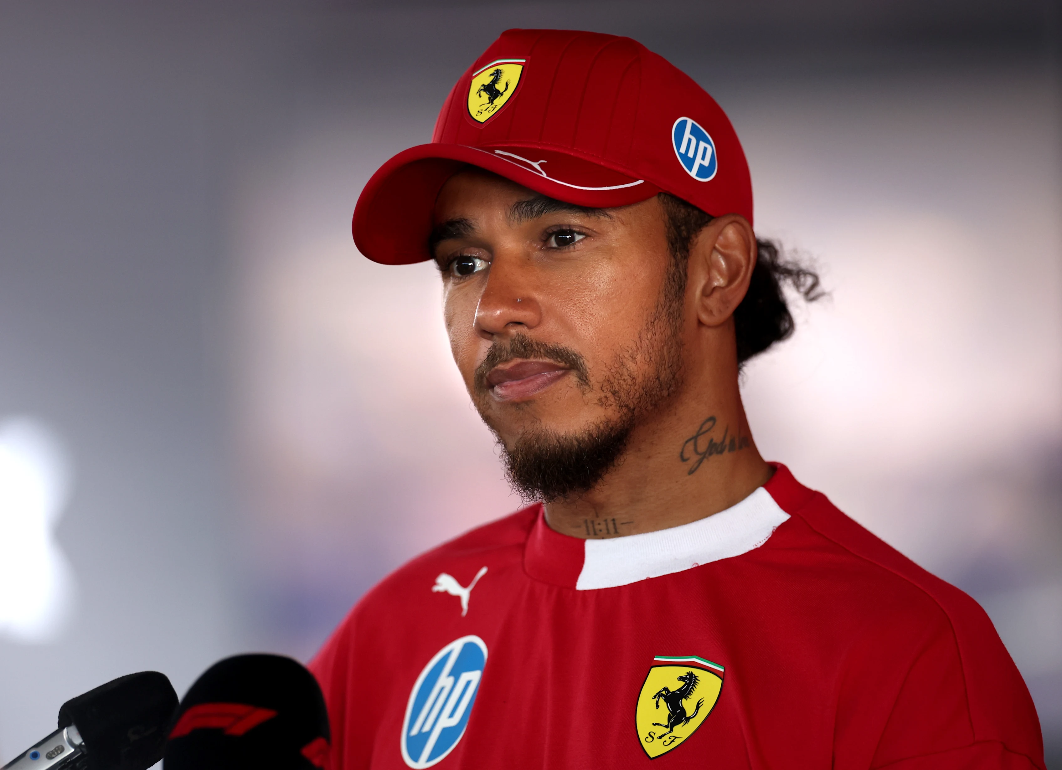 Lewis Hamilton del Reino Unido impulsa la (44) Scuderia Ferrari HP SF-25 Ferrari durante la Fórmula 1