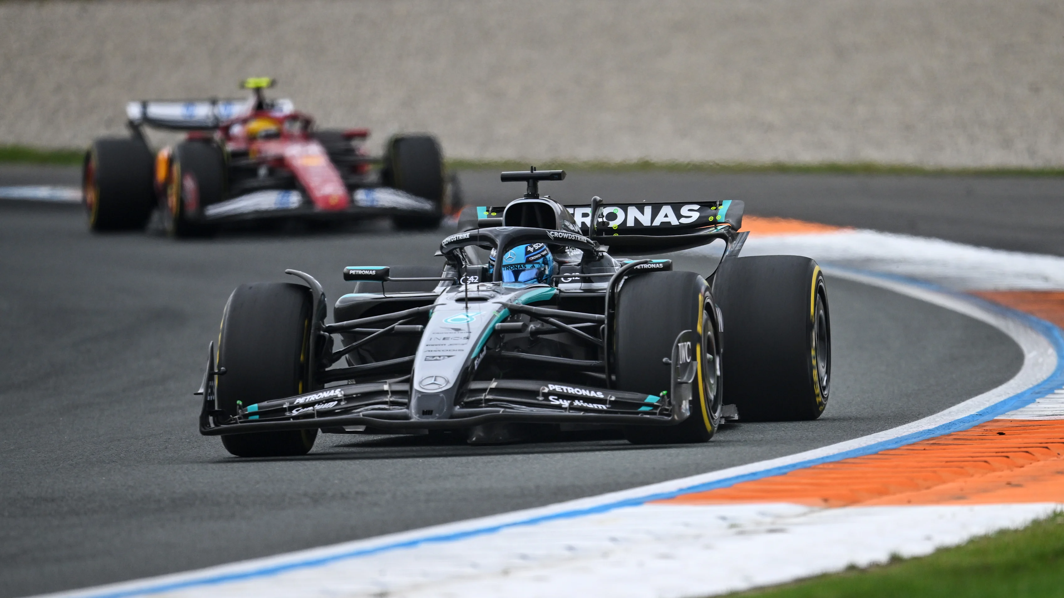 Zandvoort, Países Bajos - 31 de agosto: George Russell de Gran Bretaña conduciendo el (63) Mercedes AMG