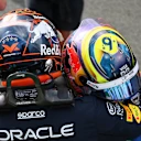 Max Verstappen e Isack Hadjar compartieron un abrazo de felicitación después de la carrera