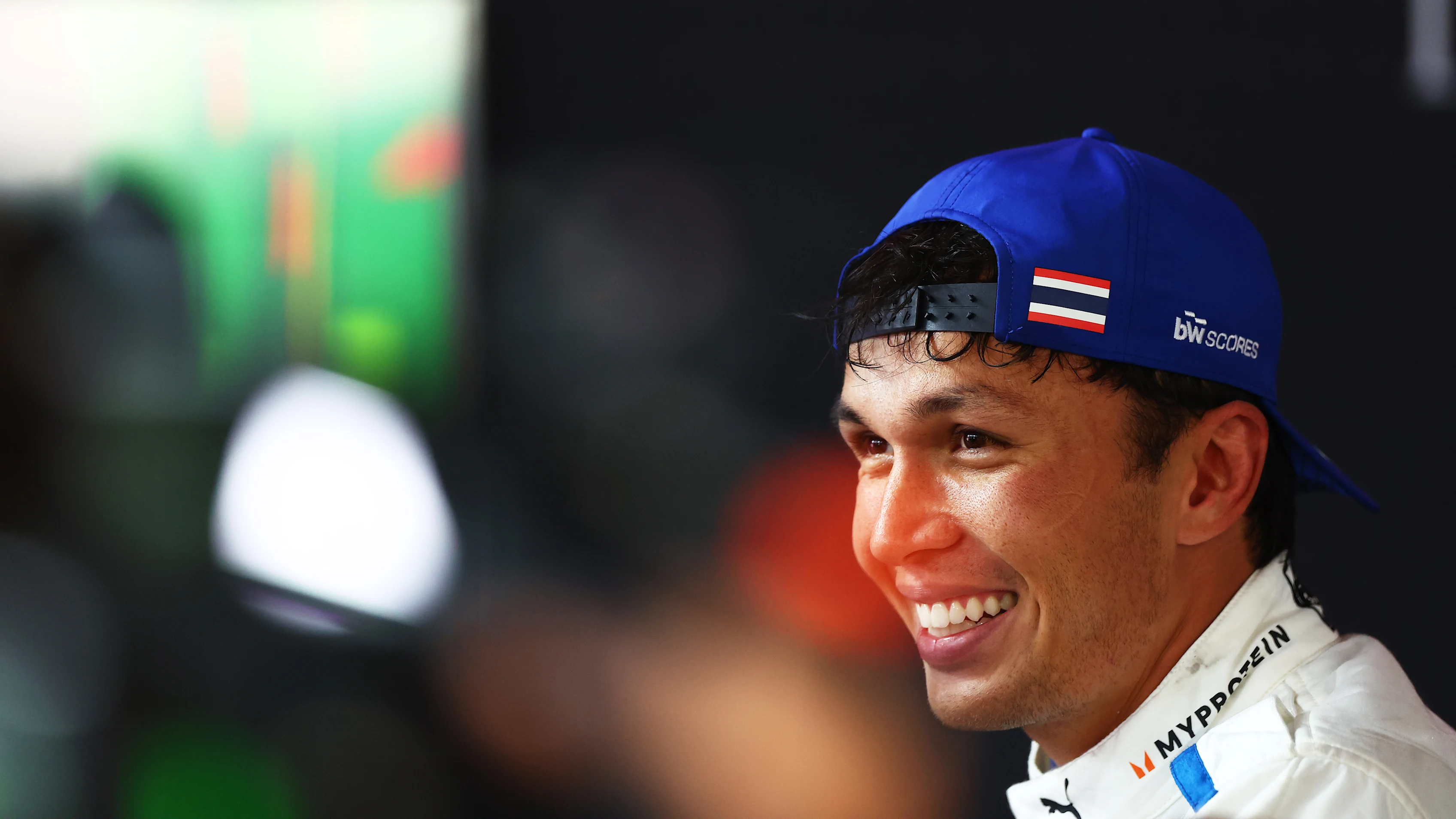 Zandvoort, Países Bajos - 31 de agosto: Quinto colocado a Alexander Albon de Tailandia y Williams habla con