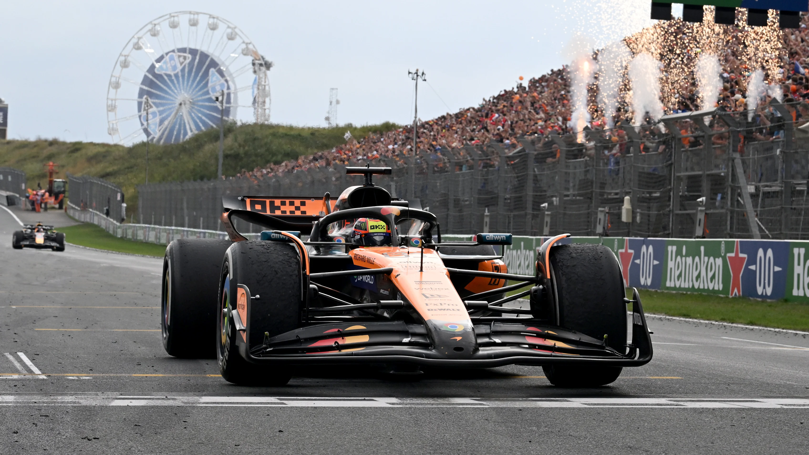 Zandvoort, Países Bajos - 31 de agosto: ganador de la carrera Oscar Piastri de Australia conduciendo el (81) McLaren