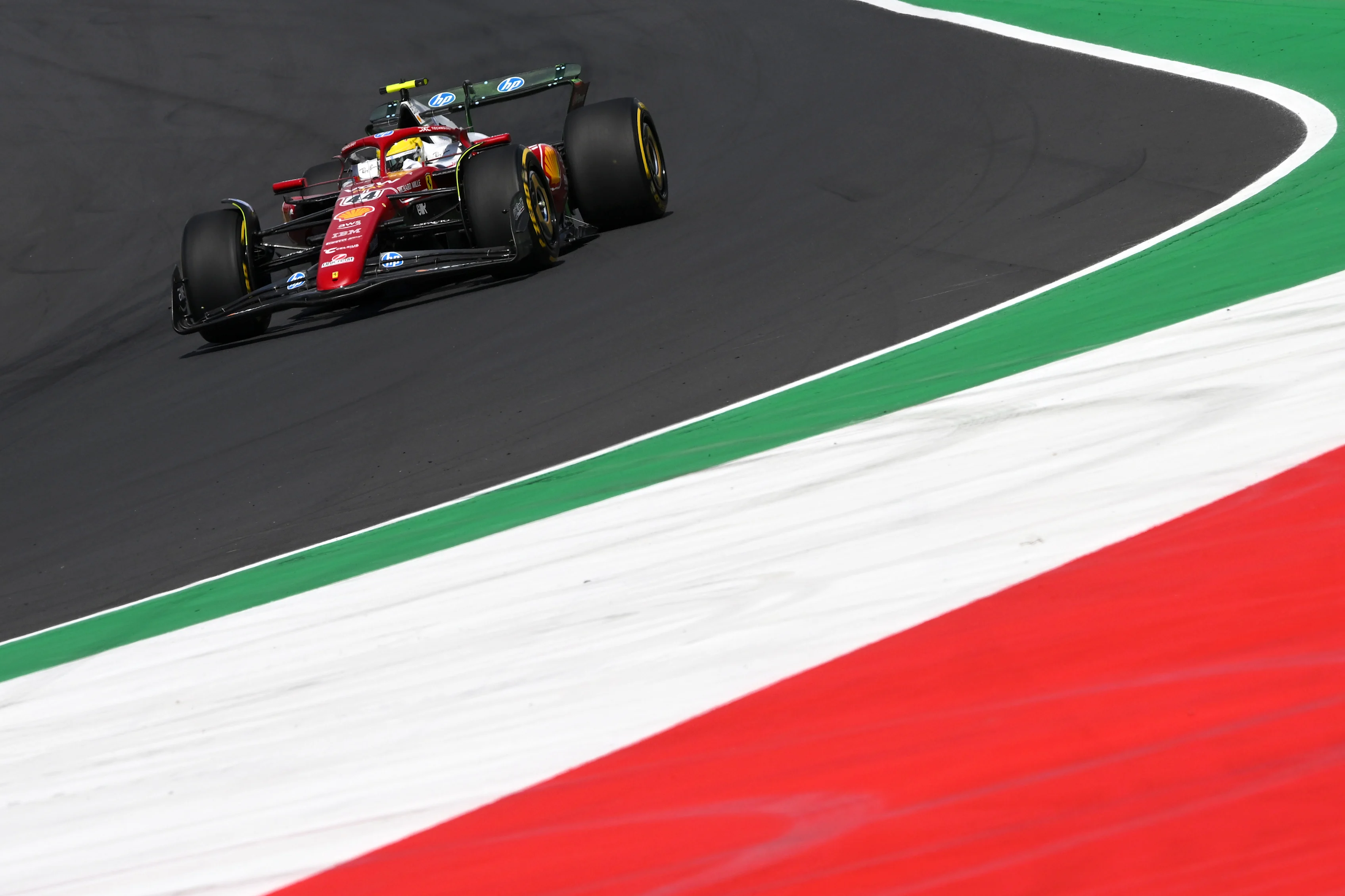 Monza, Italia - 05 de septiembre: Lewis Hamilton de Gran Bretaña que conduce a la (44) Scuderia Ferrari
