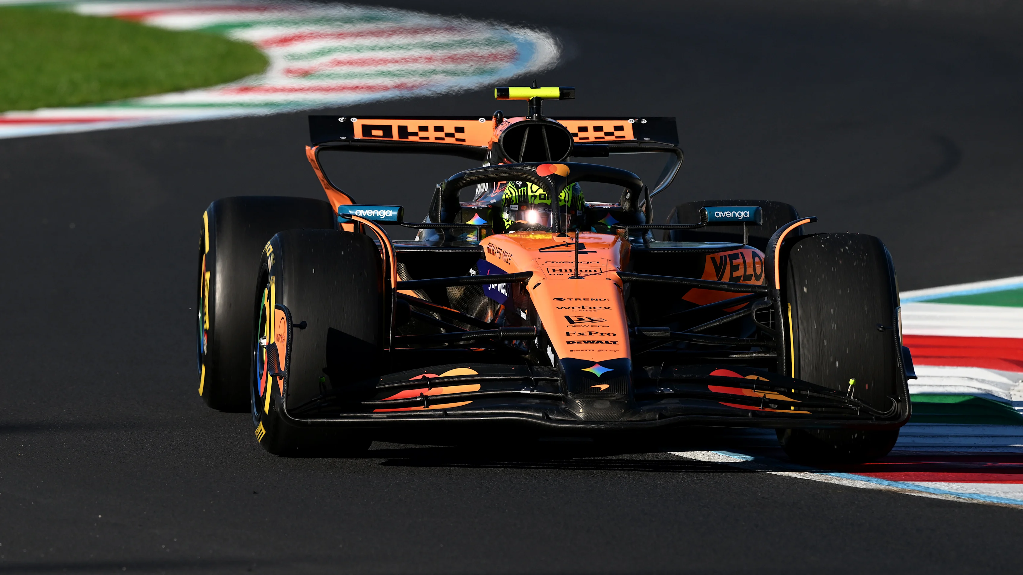 Monza, Italia - 05 de septiembre: Lando Norris de Gran Bretaña que conduce el (4) McLaren MCL39 Mercedes