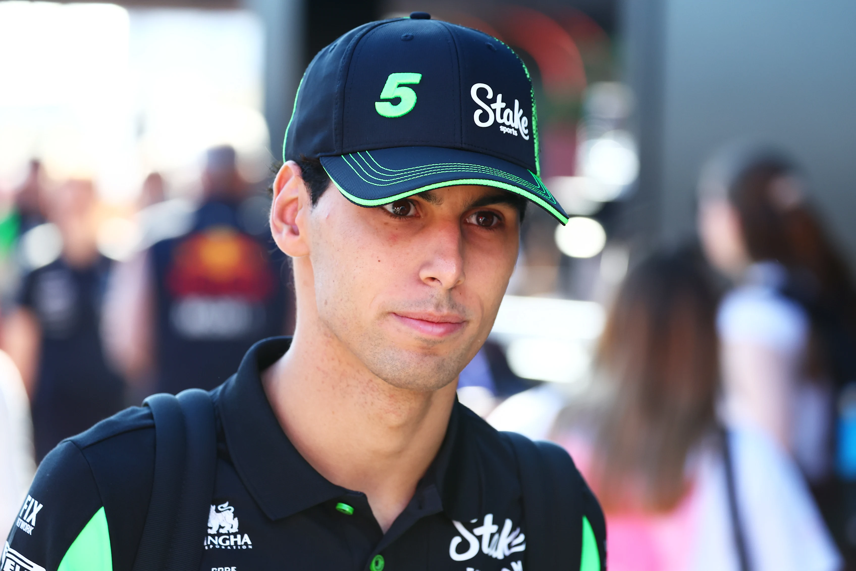 Monza, Italia - 06 de septiembre: Gabriel Bortoleto de Brasil y STAKE F1 F1 Kick Sauber llega a