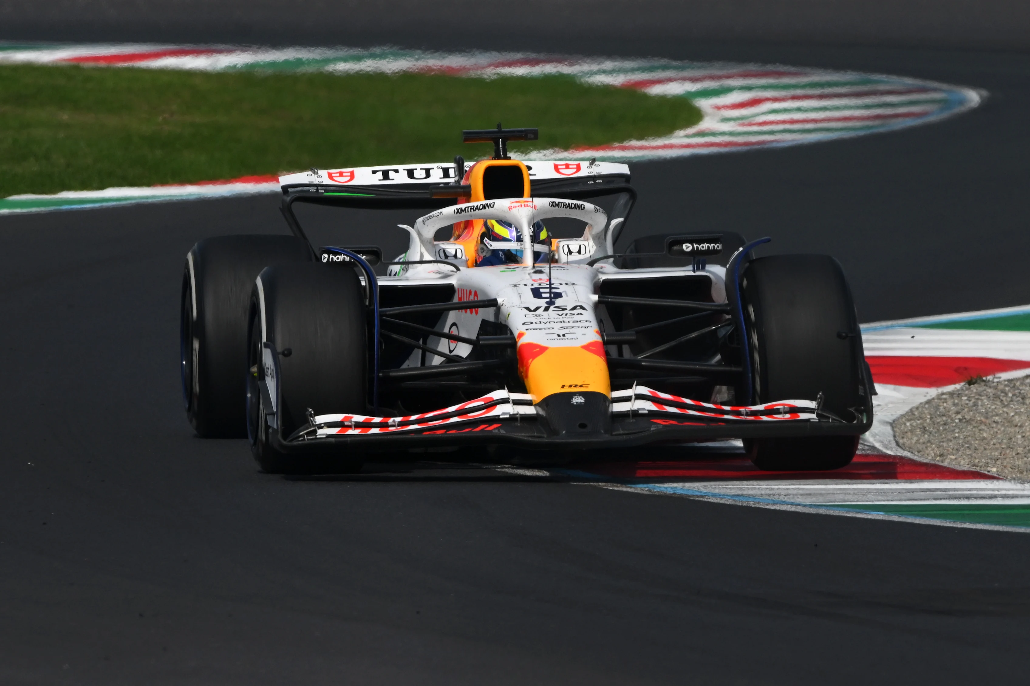 Monza, Italia - 07 de septiembre: Isack Hadjar de Francia conduciendo los (6) Visa Cash App Racing Bulls