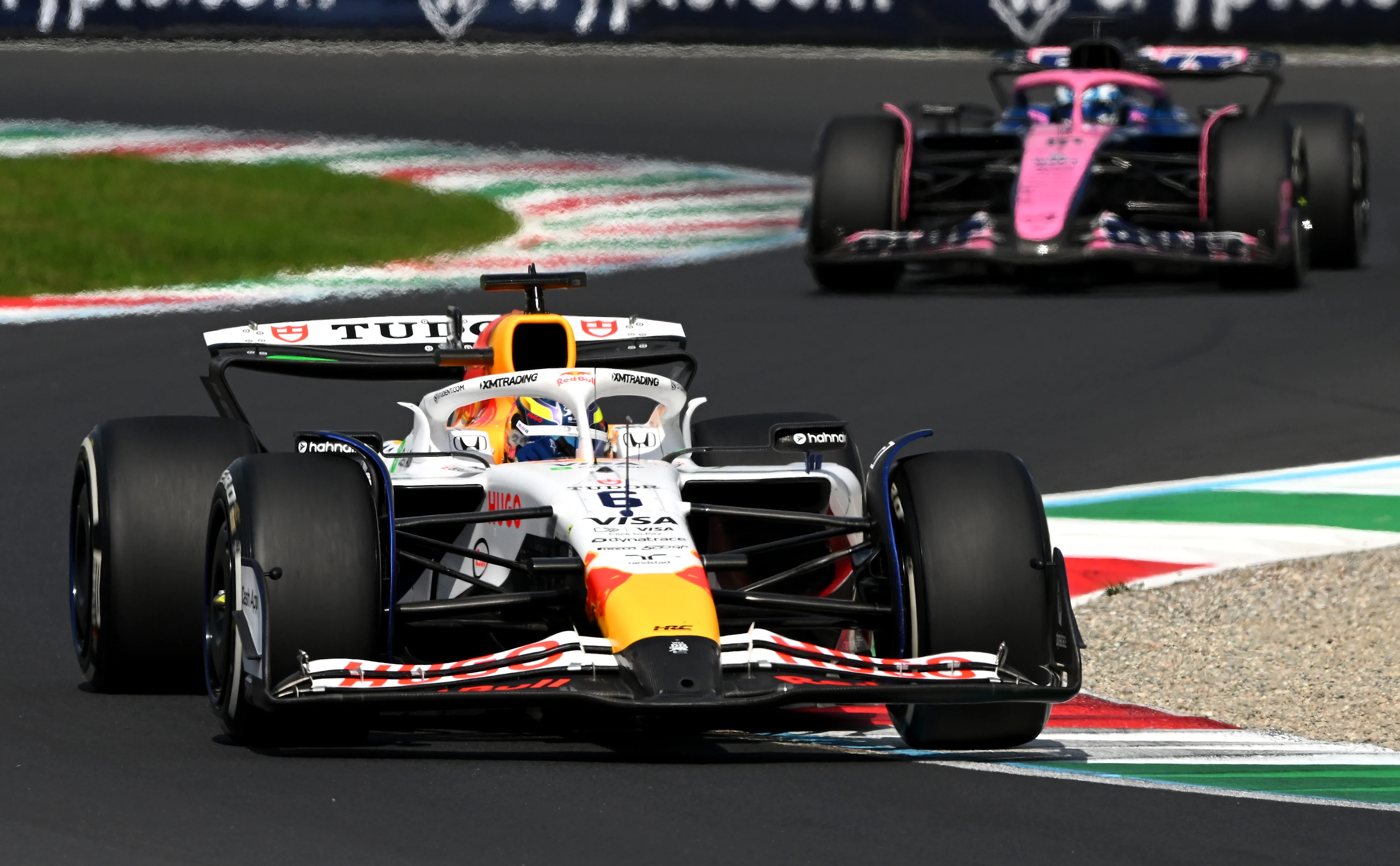 Monza, Italia - 07 de septiembre: Isack Hadjar de Francia conduciendo los (6) Visa Cash App Racing Bulls
