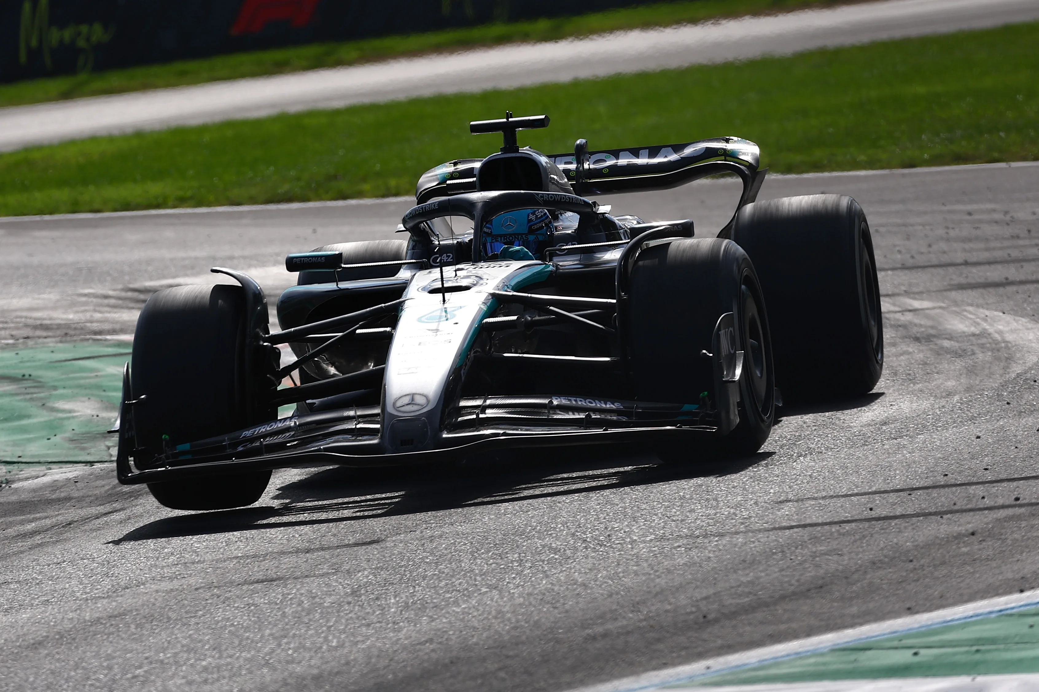 Monza, Italia - 07 de septiembre: George Russell de Gran Bretaña conduciendo el (63) Mercedes Amg Petronas