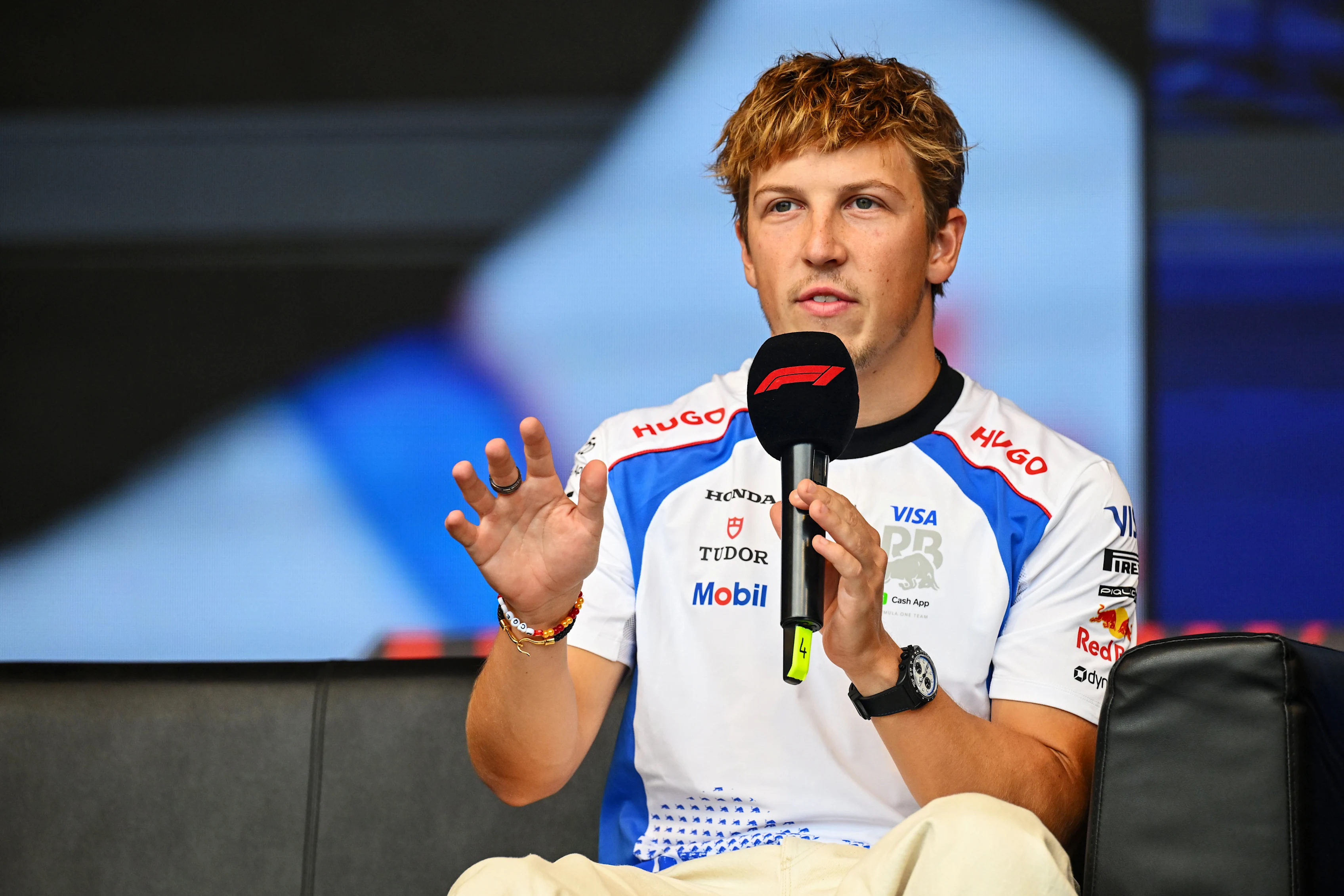 Bakú, Azerbaiyán - 19 de septiembre: Liam Lawson de Nueva Zelanda y Visa Cash Racing Bulls habla sobre
