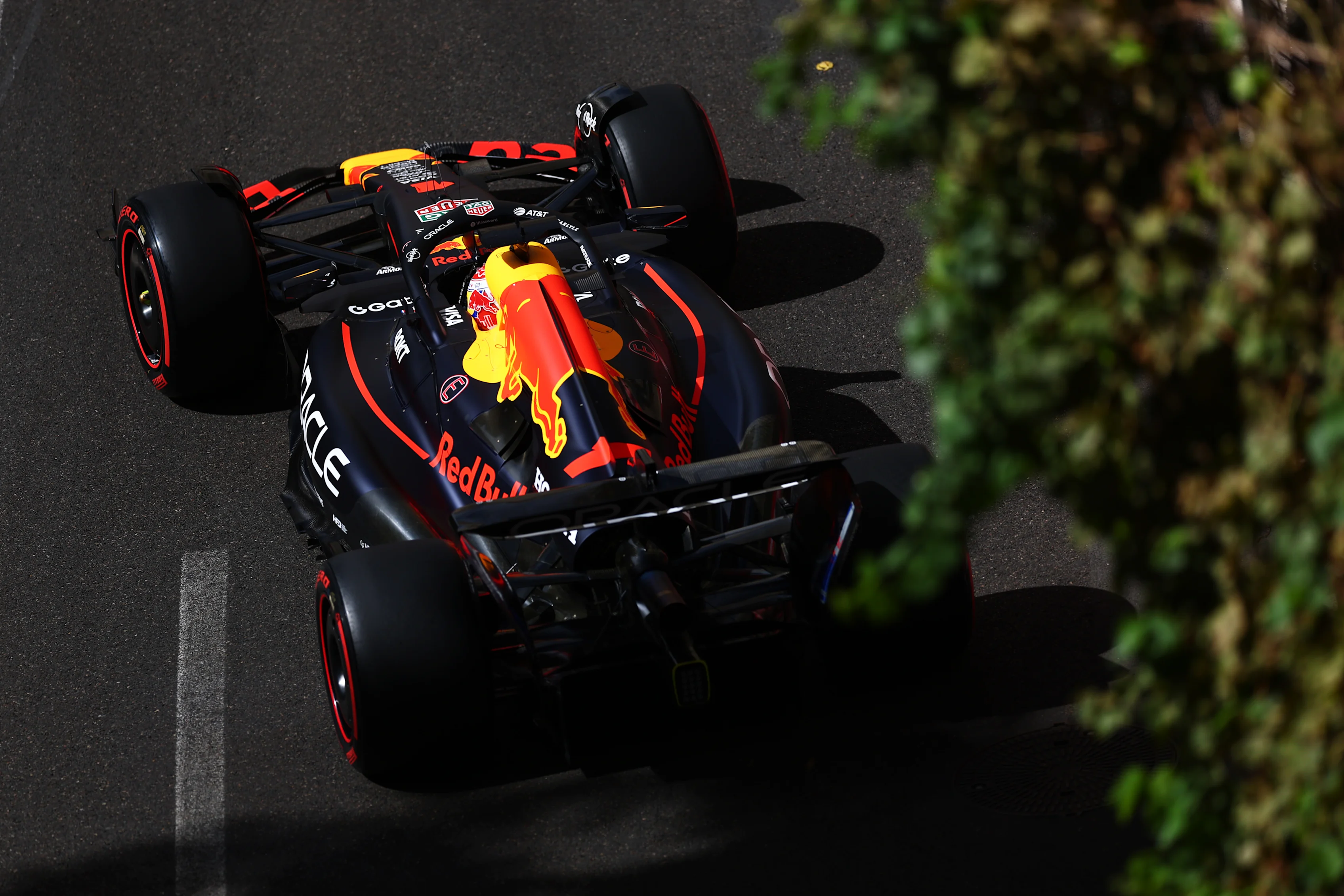 Bakú, Azerbaiyán - 20 de septiembre: Max Verstappen de los Países Bajos conduciendo el (1) Oracle Red Bull