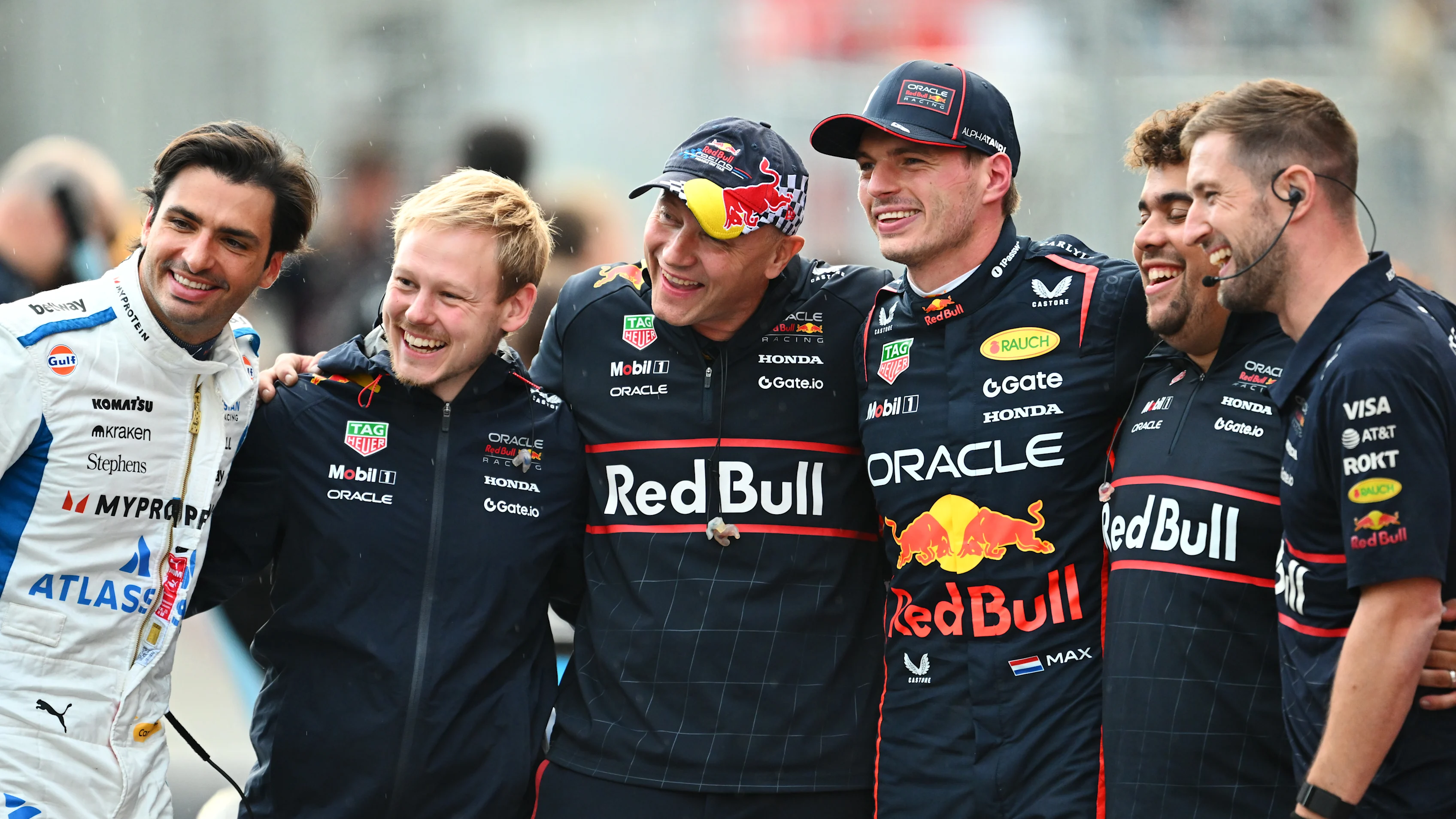 Bakú, Azerbaiyán - 20 de septiembre: Calificador de la pole Pose Max Verstappen de los Países Bajos y