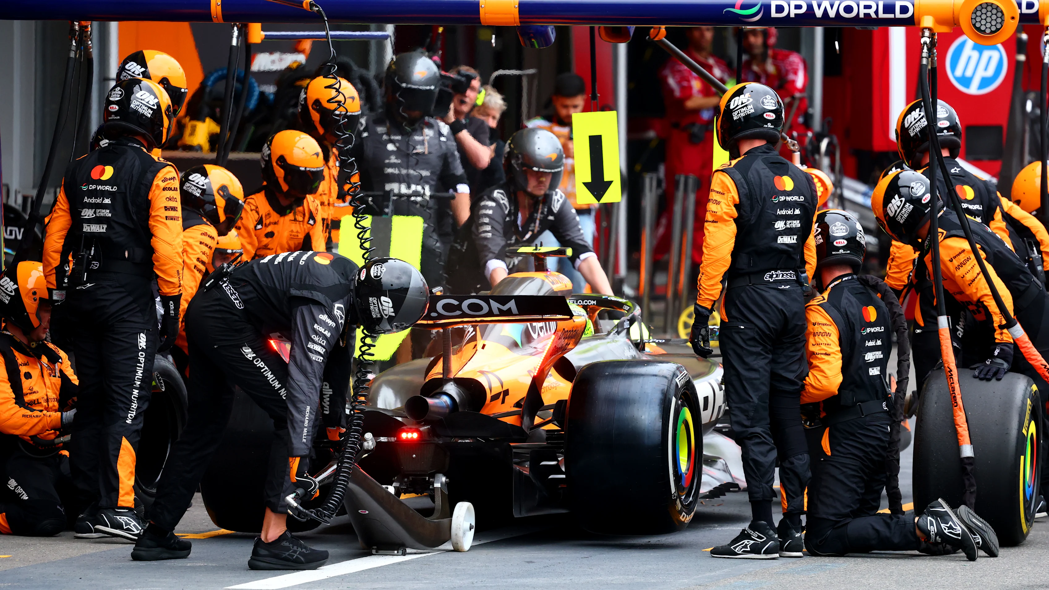 Bakú, Azerbaiyán - 21 de septiembre: Lando Norris de Gran Bretaña conduciendo el (4) McLaren MCL39
