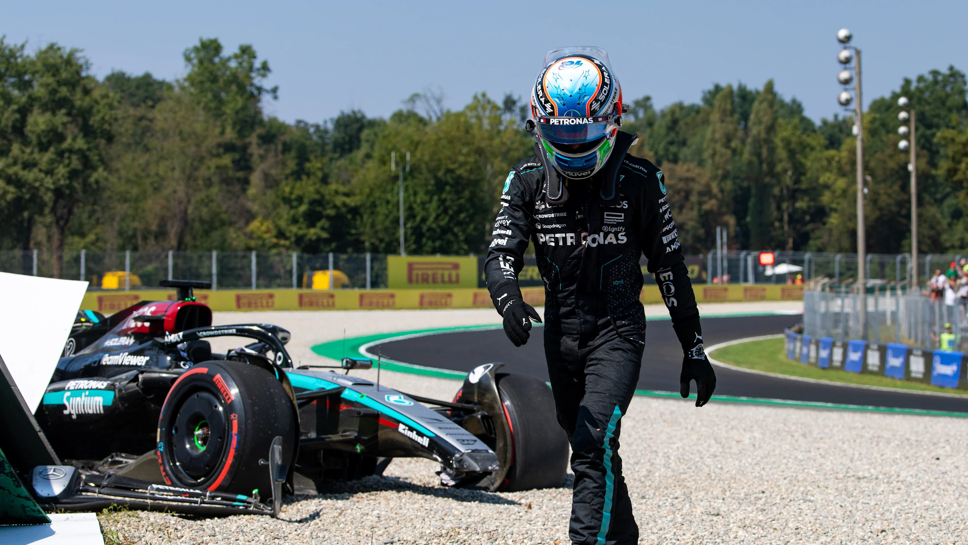 Monza, Italia - 30 de agosto: Andrea Kimi Antonelli de Italia y Mercedes AMG se va después de