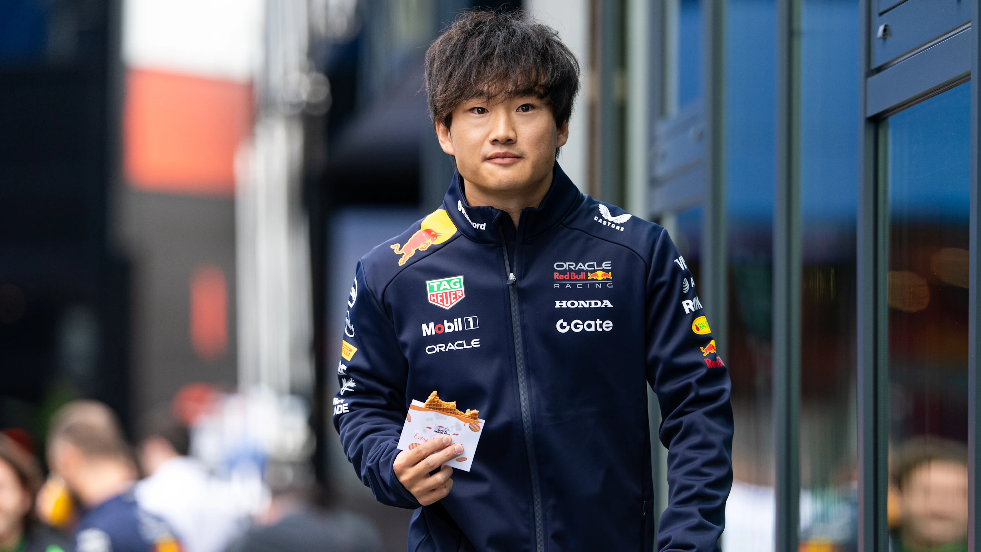 El mejor conocedor de la comida de F1 Yuki Tsunoda se atascó en las Stroopwafels