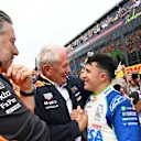 Grandes nombres en el paddock, Helmut Marko (Red Bull) y Zak Brown (CEO McLaren), dando su guiño a la aprobación.