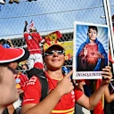 Ferrari Devotion a la vista - Leclerc inmortalizado en Fan Art en alto durante las celebraciones del podio