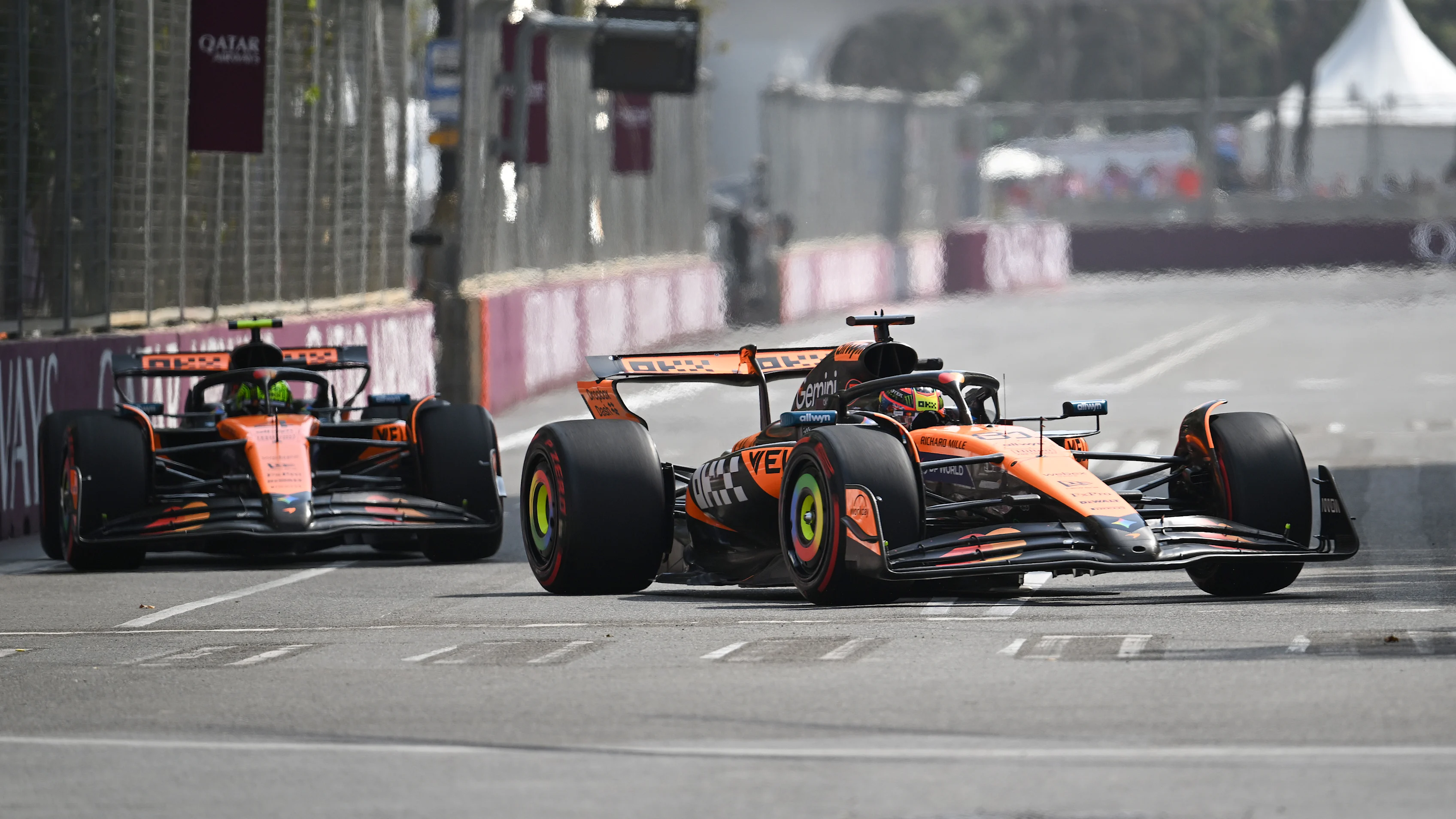 Bakú, Azerbaiyán - 19 de septiembre: Oscar Piastri de Australia conduciendo el (81) McLaren MCL39 Mercedes