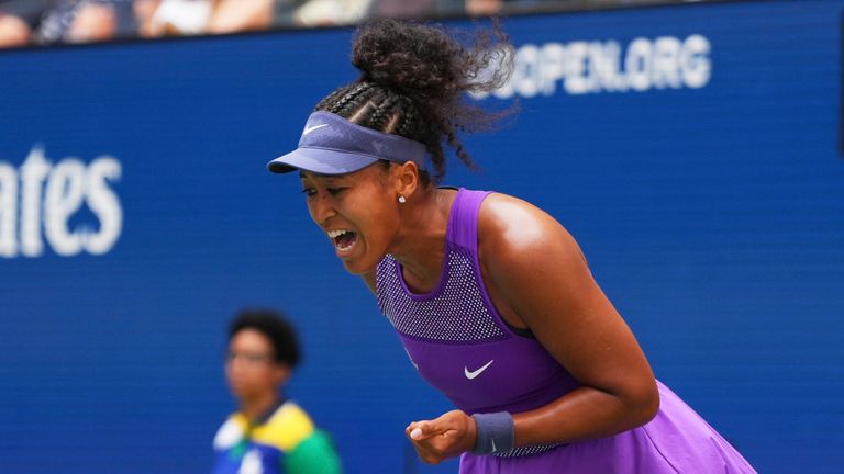 Naomi Osaka, de Japón, reacciona durante un partido contra Coco Gautf, de los Estados Unidos, en la cuarta ronda del Campeonato de Tenis Abierto de US, el lunes 1 de septiembre de 2025 en Nueva York. (Photo AP/Kirsty Wigglesworth)