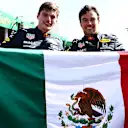 Checo compartió este momento especial con su compañero de equipo y ganador del Gran Premio Max Verstappen