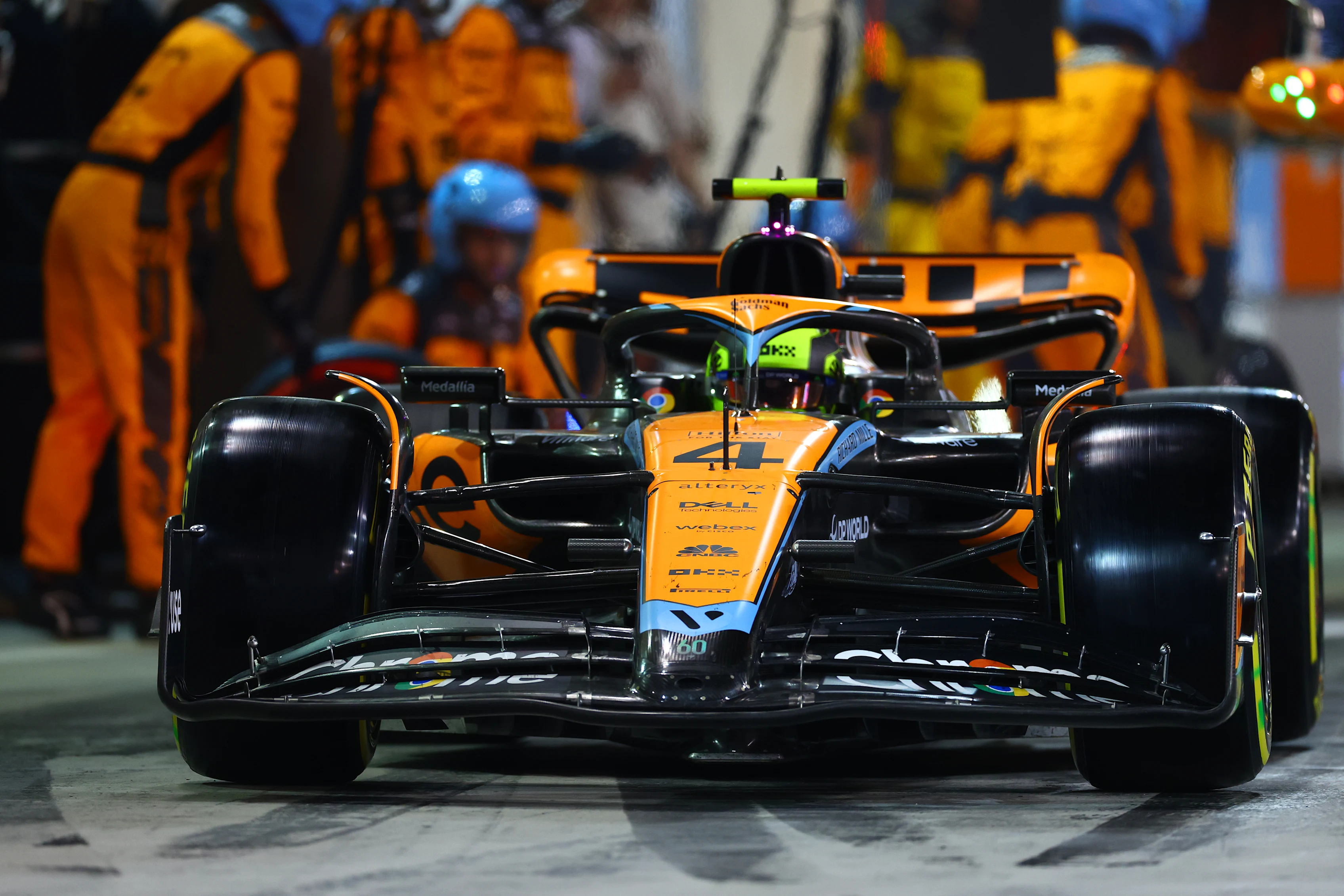 Bahrein, Bahrein - 05 de marzo: Lando Norris de Gran Bretaña conduciendo el (4) McLaren MCL60 Mercedes