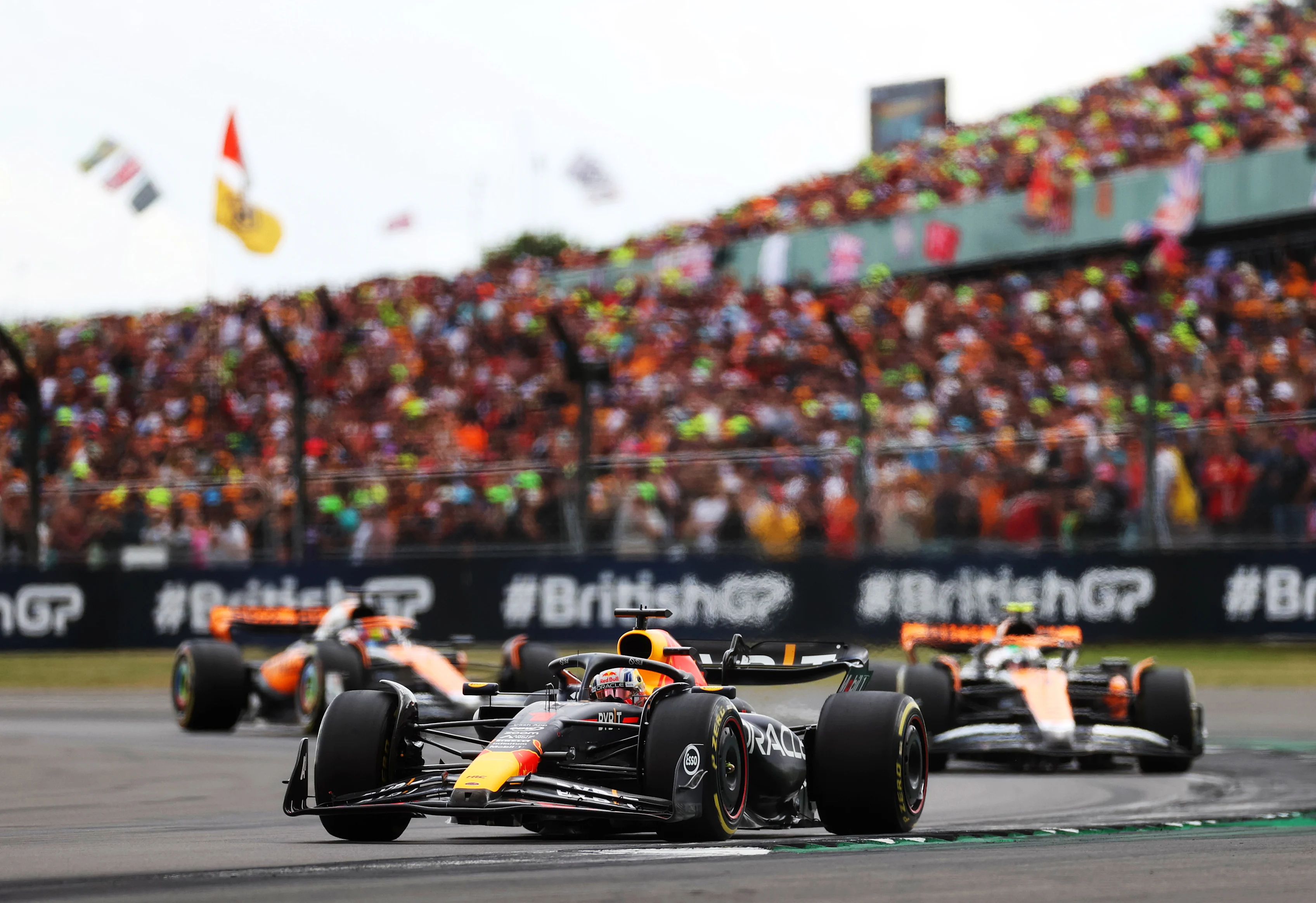 Northampton, Inglaterra - 09 de julio: Max Verstappen de los Países Bajos que conducen el (1) Oracle Red Bull
