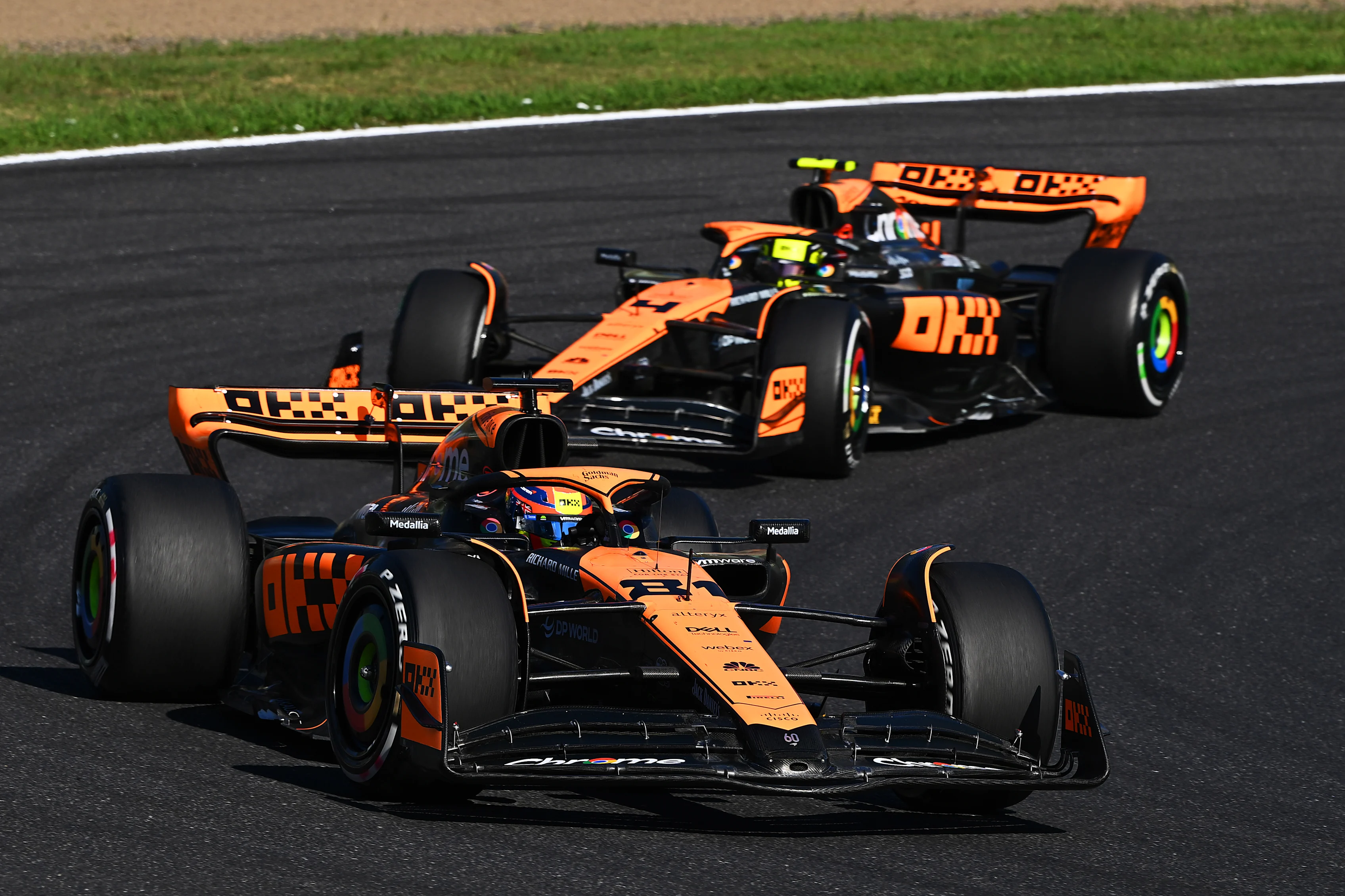 Suzuka, Japón - 24 de septiembre: Oscar Piastri de Australia que conduce el (81) McLaren MCL60 Mercedes