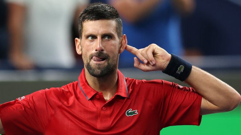 Novak Djokovic de Serbia celebra durante el partido contra Yannick Hanfmann de Alemania en la tercera ronda de singles masculinos el día 7 del th