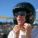 ¡Desde las piscinas olímpicas hasta el circuito COTA, el multicampeón olímpico León Marchand probó la acción de alta velocidad fuera del agua! Desliza para ver más imágenes