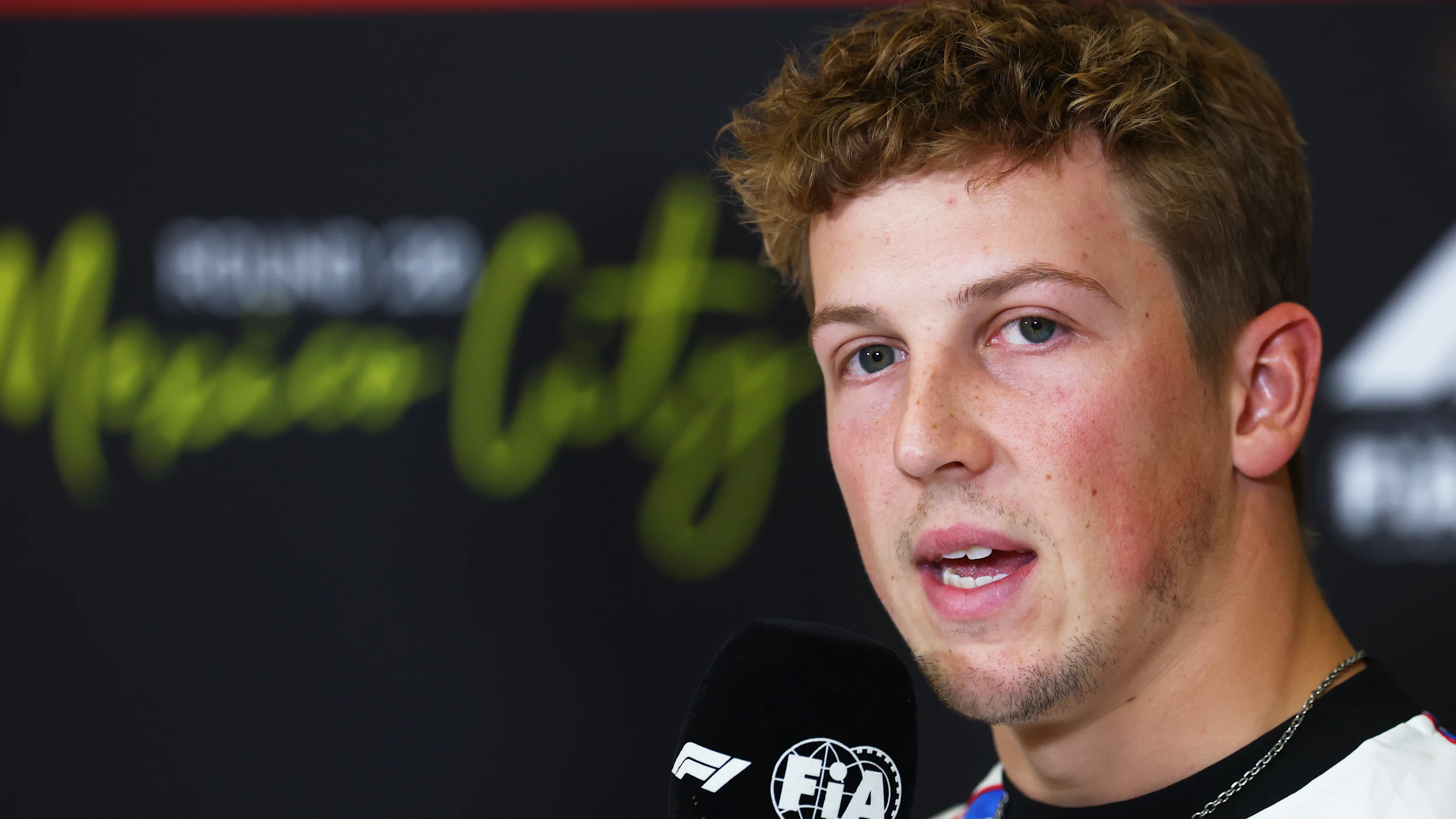 CIUDAD DE MÉXICO, MÉXICO - 23 DE OCTUBRE: Liam Lawson de Nueva Zelanda y Visa Cash App Racing Bulls hablan