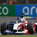 El atrevido tiene una llamativa librea dividida, ¡pero no parecía fuera de lugar en la parrilla de finales de los 90! Desliza para ver más imágenes