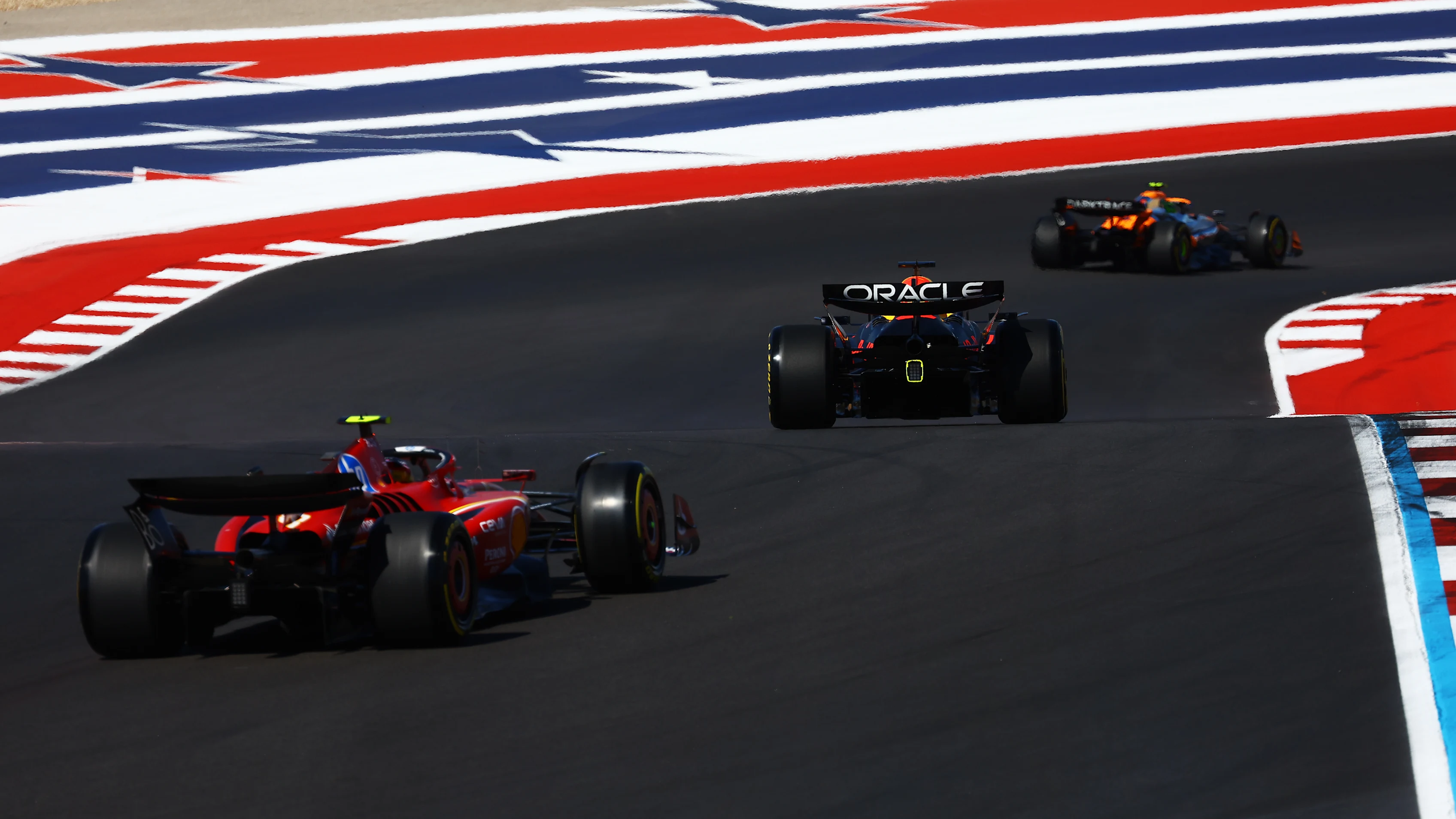 AUSTIN, TEXAS - 20 DE OCTUBRE: Max Verstappen de Holanda conduciendo el (1) Oracle Red Bull