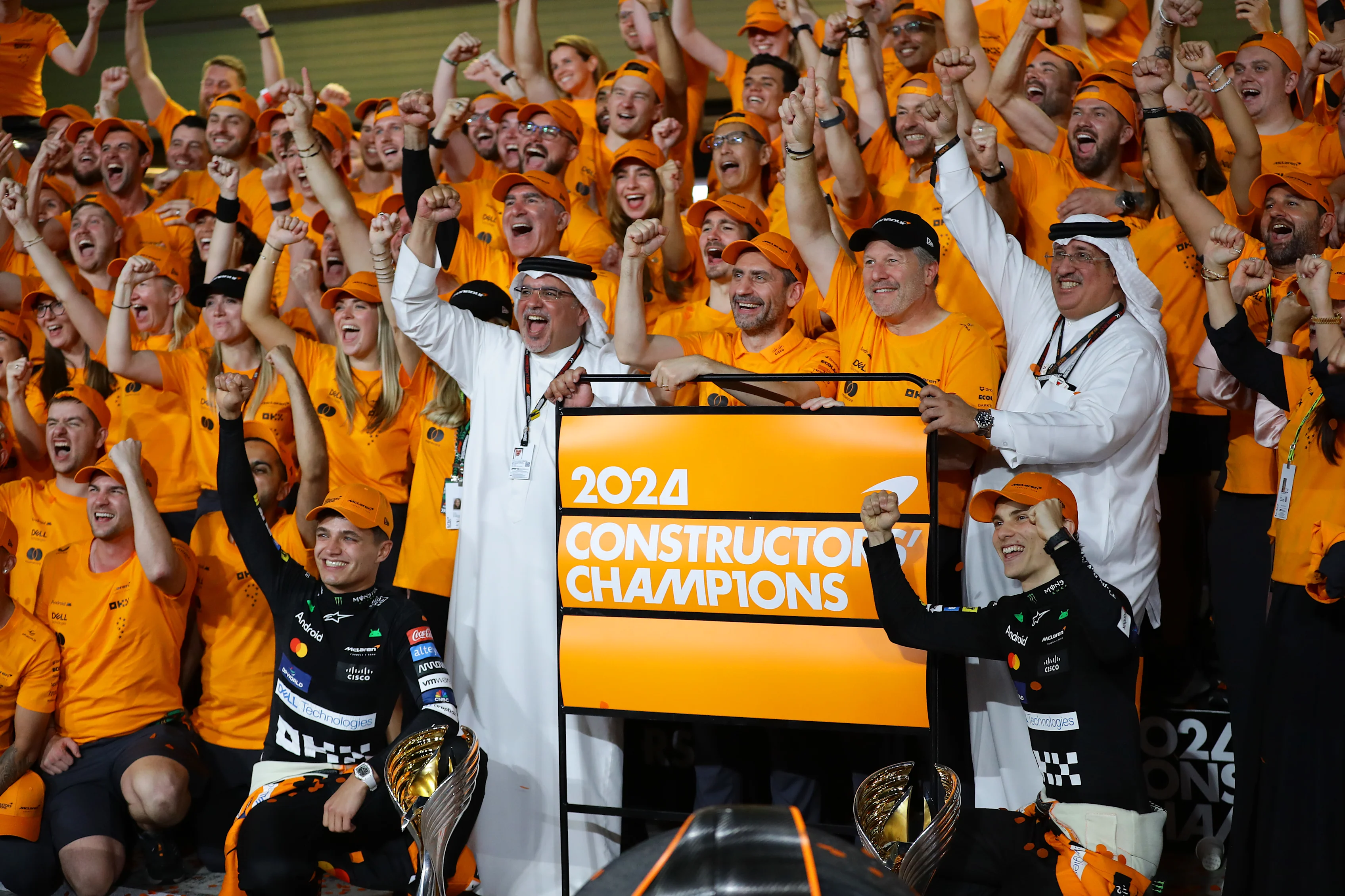 Abu Dhabi, Emiratos Árabes Unidos - 08 de diciembre: el ganador de la carrera Lando Norris de Gran Bretaña y