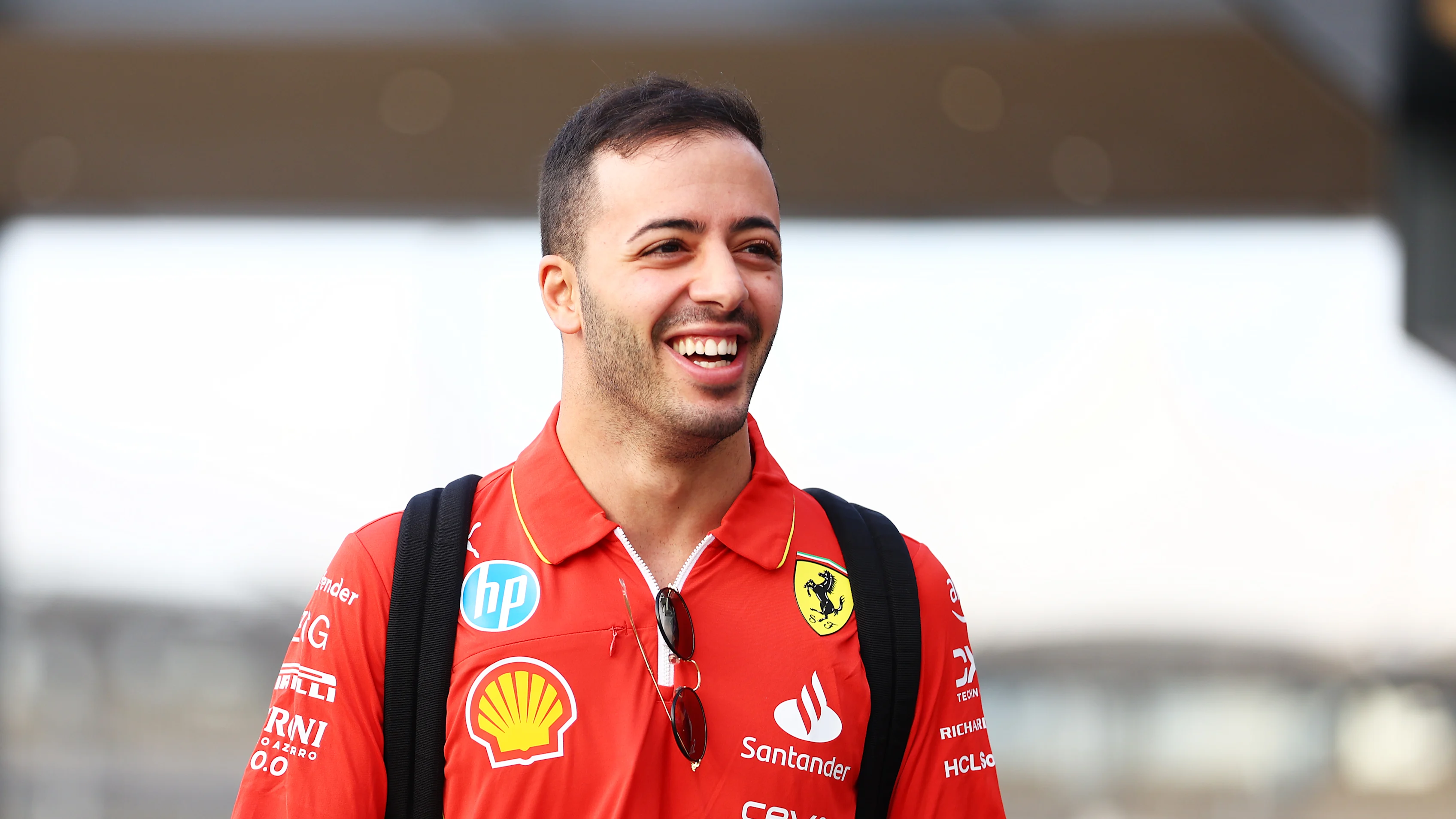 ABU DHABI, EMIRATOS ÁRABES UNIDOS - 10 DE DICIEMBRE: Antonio Fuoco de Italia y Ferrari caminan en el